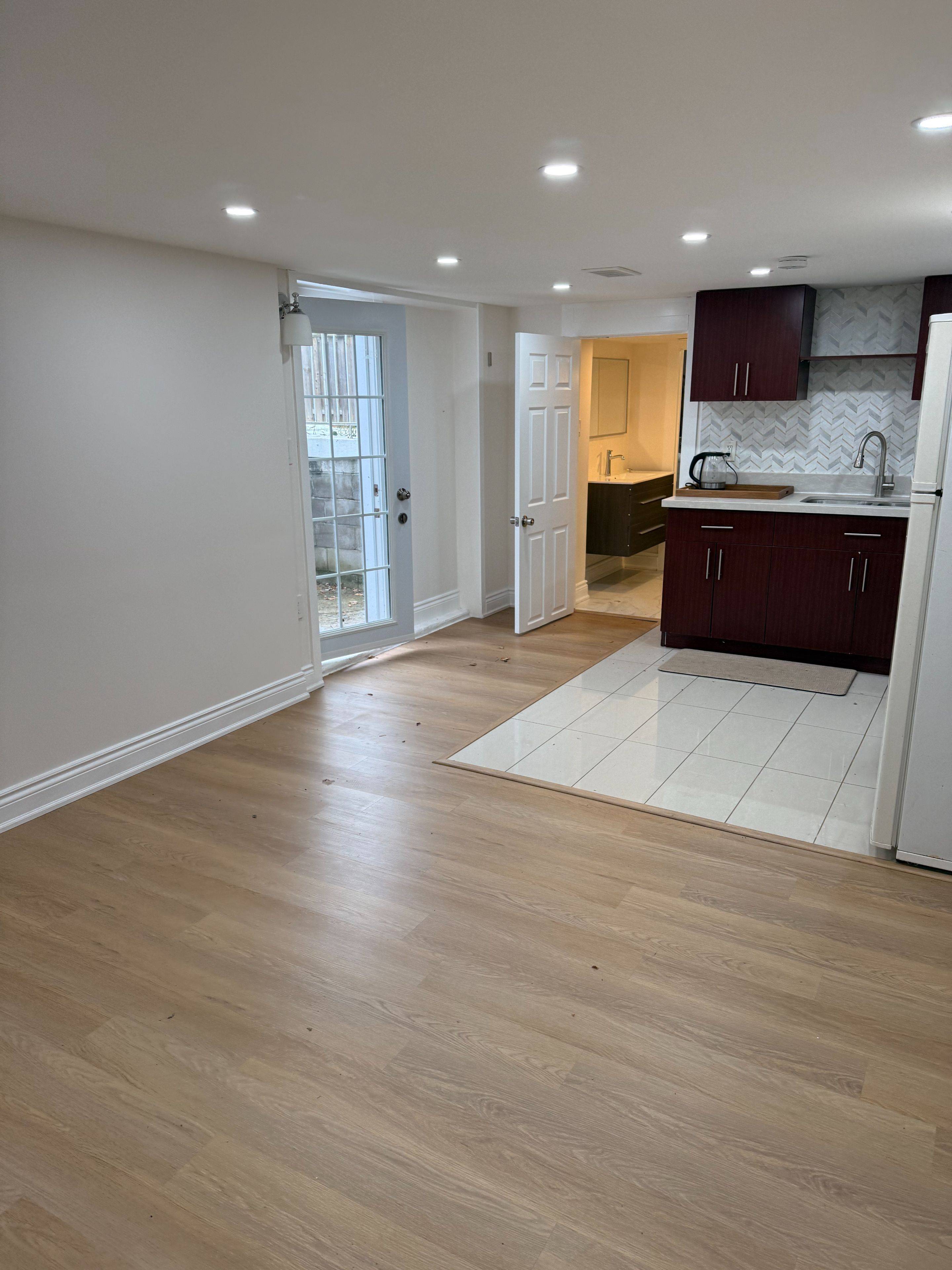 Mississauga, ON L5M 1N8,25 Joseph ST #Lower