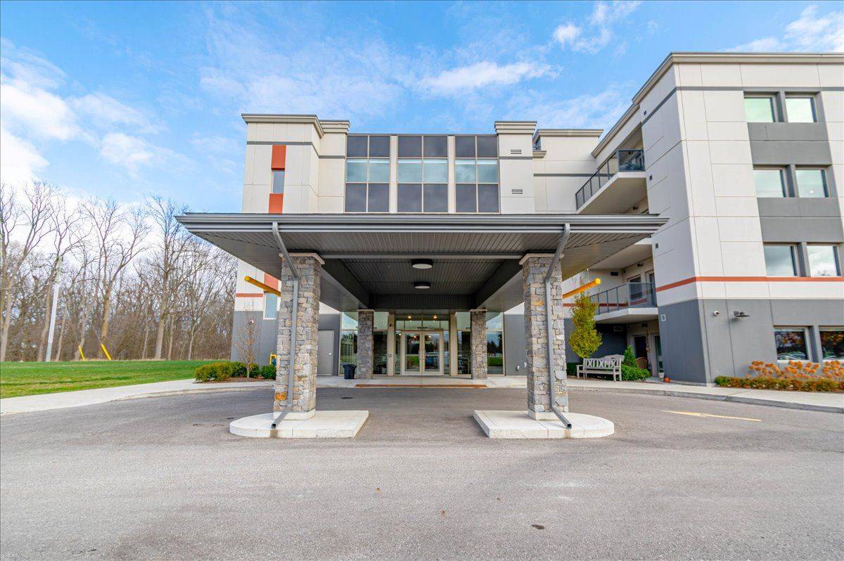 Norwich, ON N0J 1P0,8 Centre ST #311