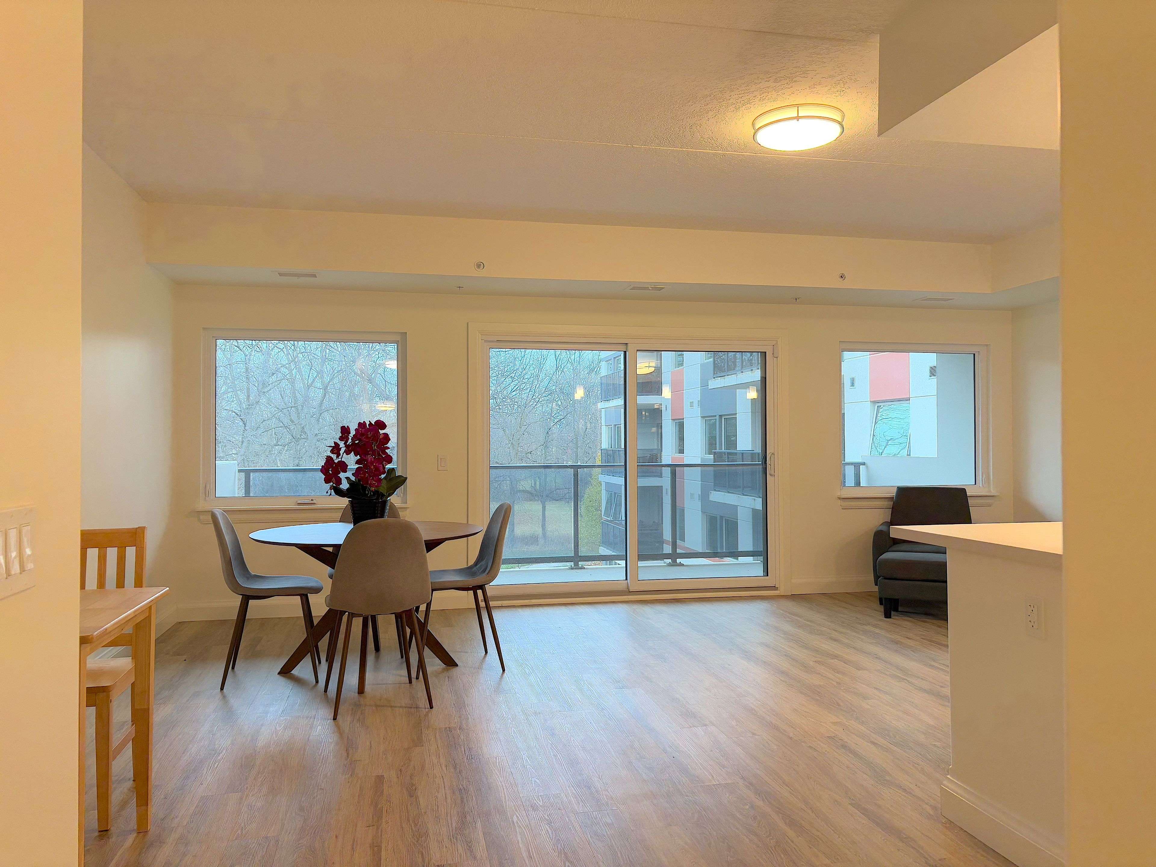 Norwich, ON N0J 1P0,8 Centre ST #311