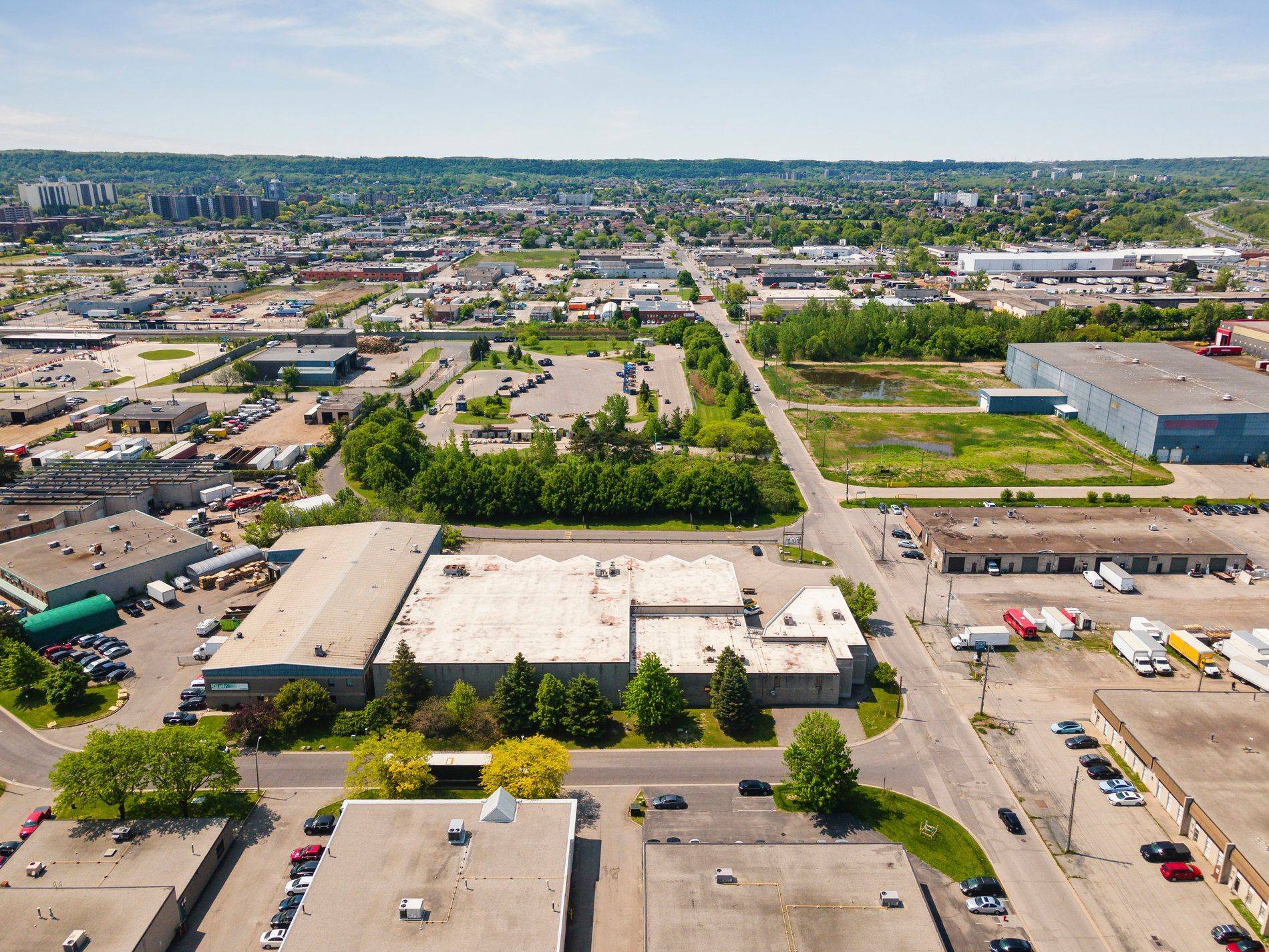 Hamilton, ON L8E 3X8,504 Kenora AVE