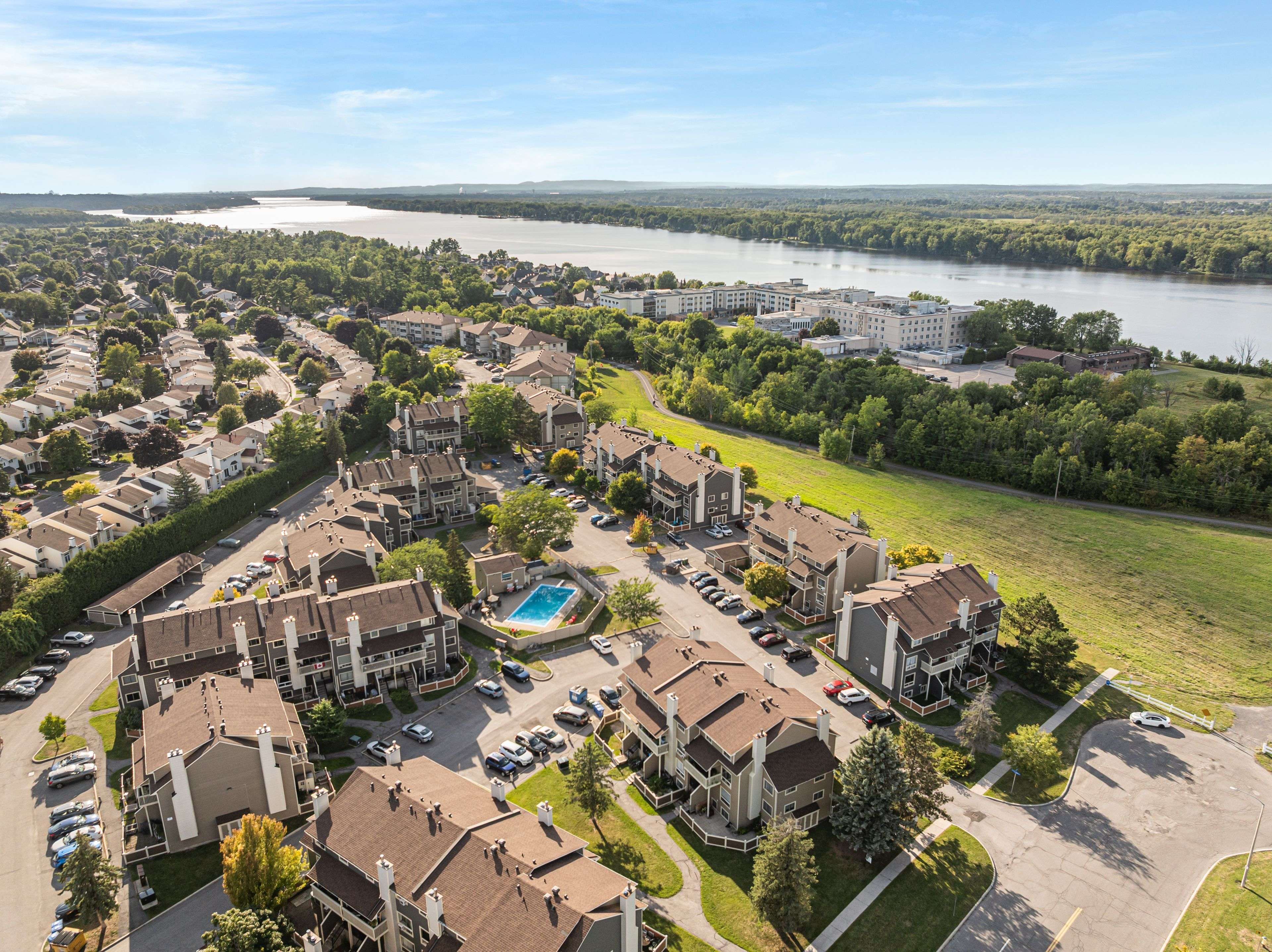 Orleans - Convent Glen And Area, ON K1C 4S4,754 St. Andre DR #77B