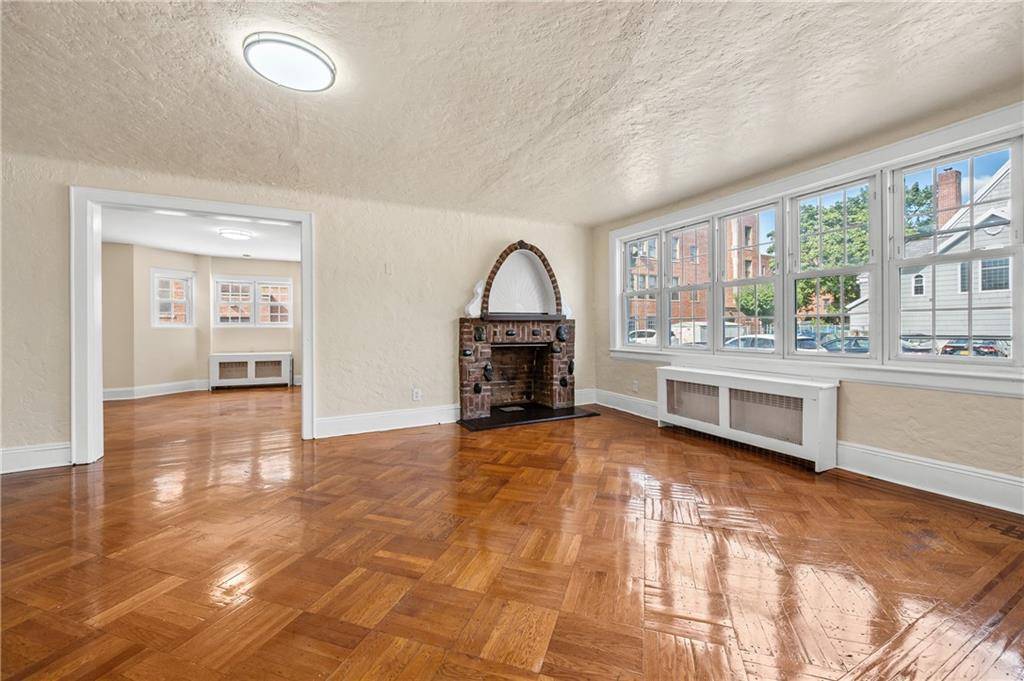 Queens Village, NY 11427,89-28 207th ST