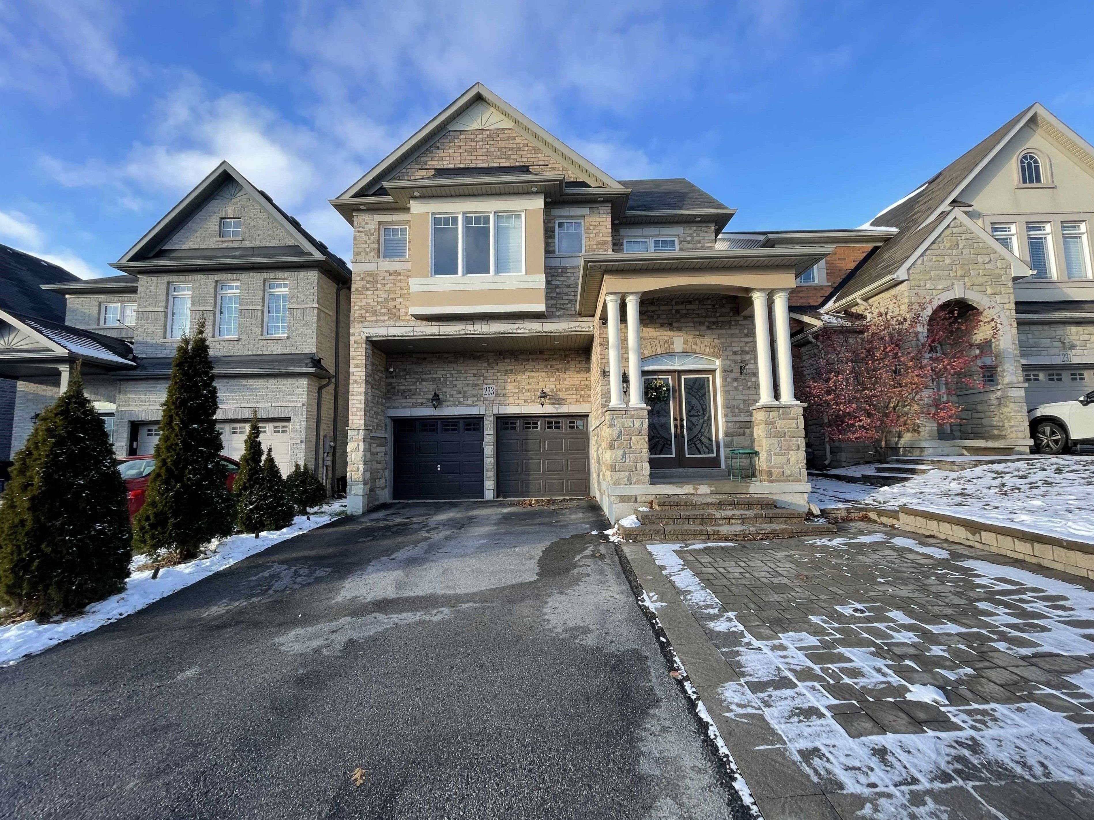 Newmarket, ON L3X 3L1,233 Aspenwood DR #Lower Level