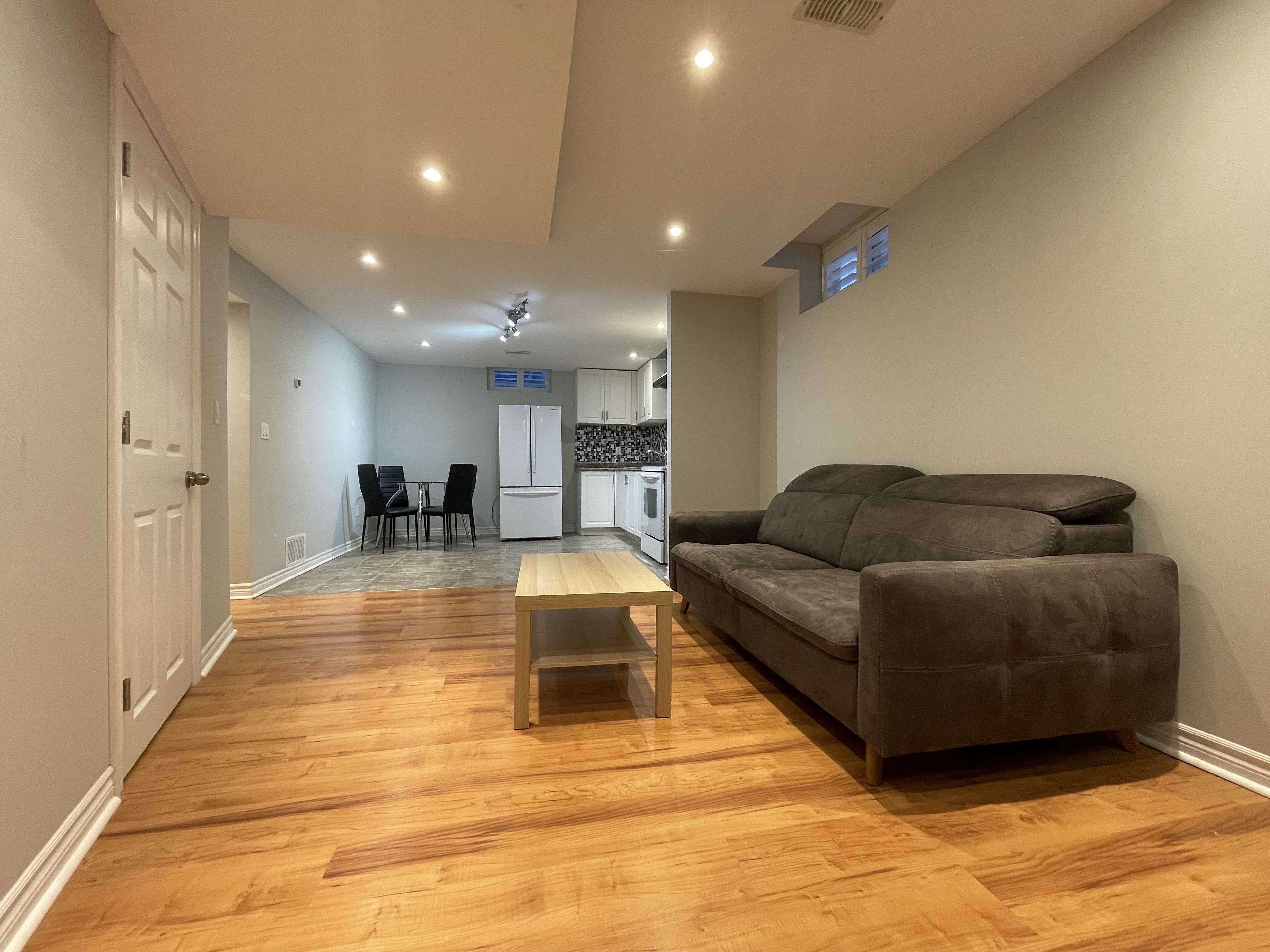 Newmarket, ON L3X 3L1,233 Aspenwood DR #Lower Level