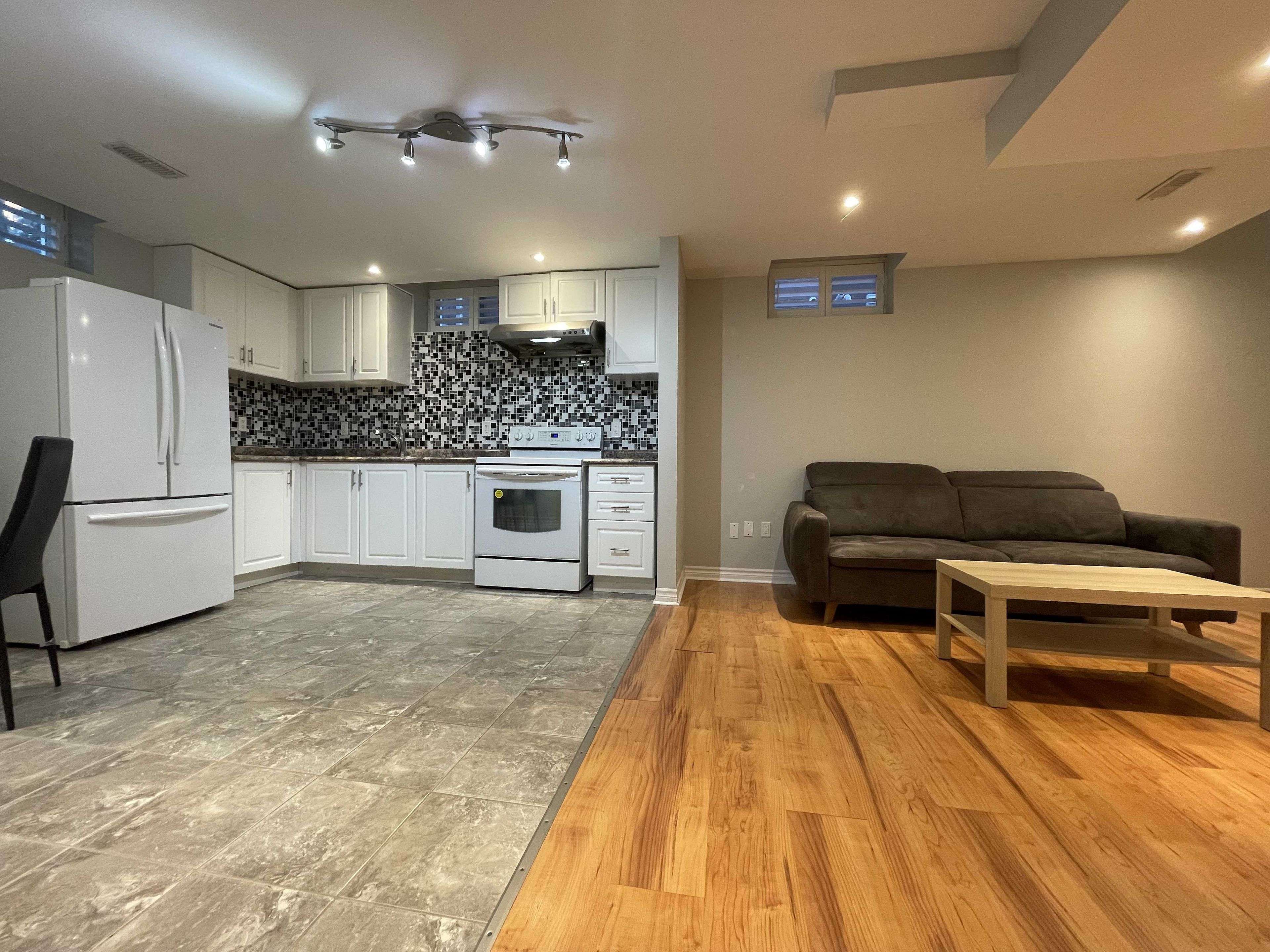 Newmarket, ON L3X 3L1,233 Aspenwood DR #Lower Level