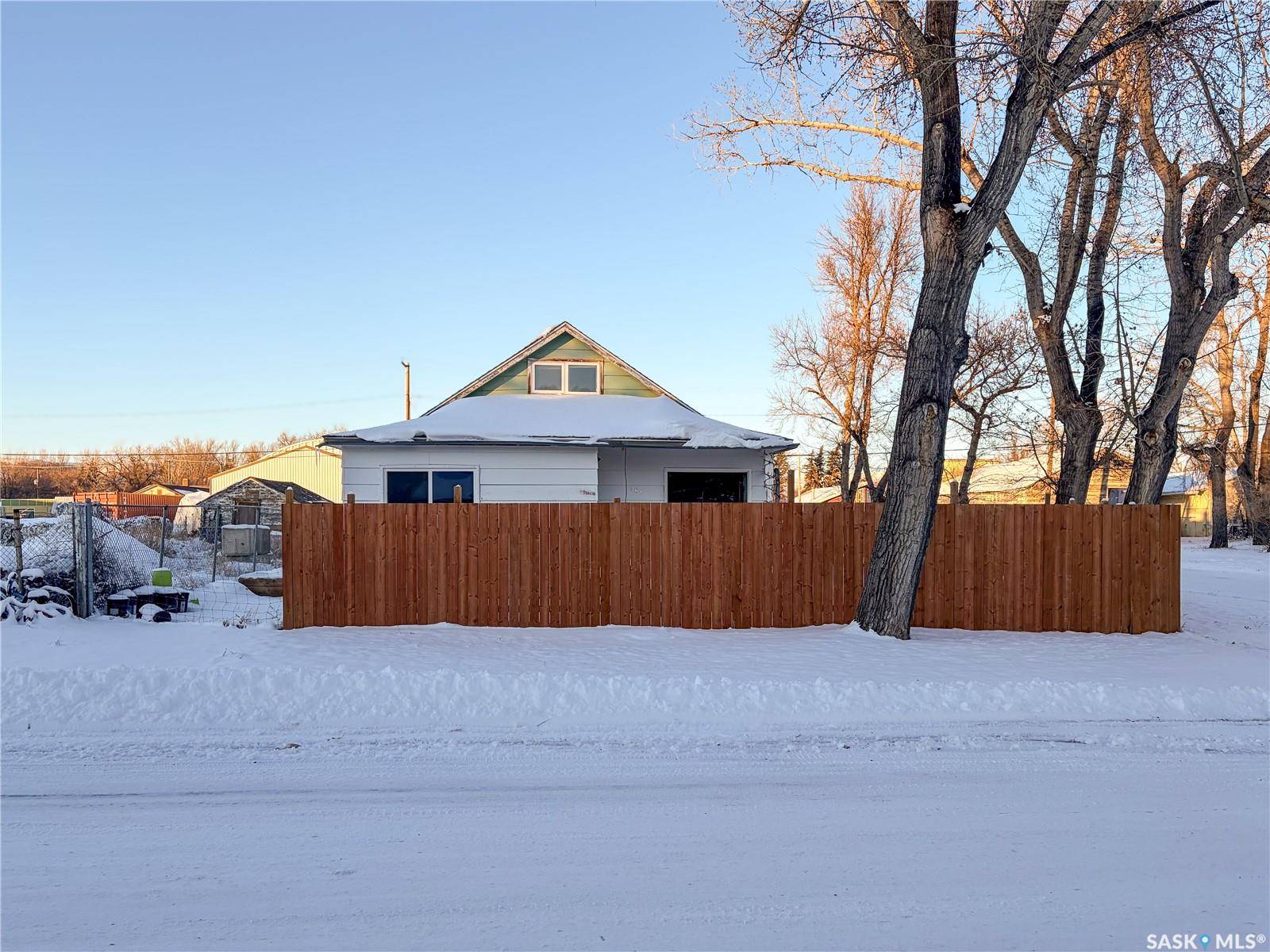 Eastend, SK S0N 0T0,301 Front STREET
