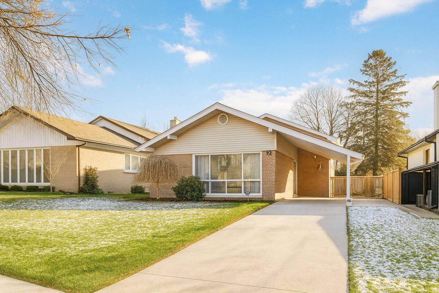 Toronto W10, ON M9W 2W8,5 Henley CRES