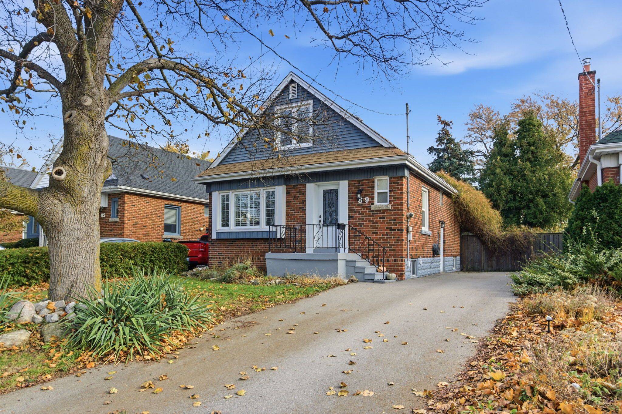 Hamilton, ON L8K 4W1,89 Erin AVE