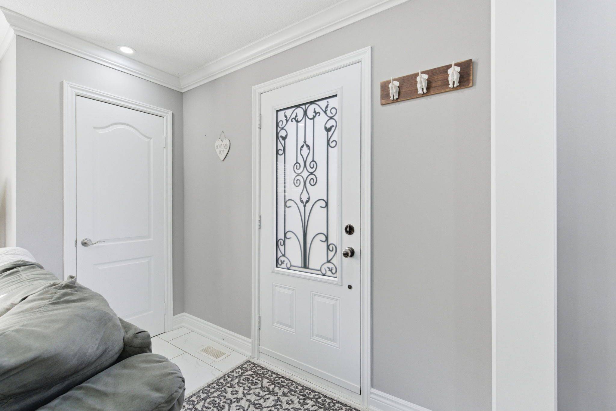 Hamilton, ON L8K 4W1,89 Erin AVE