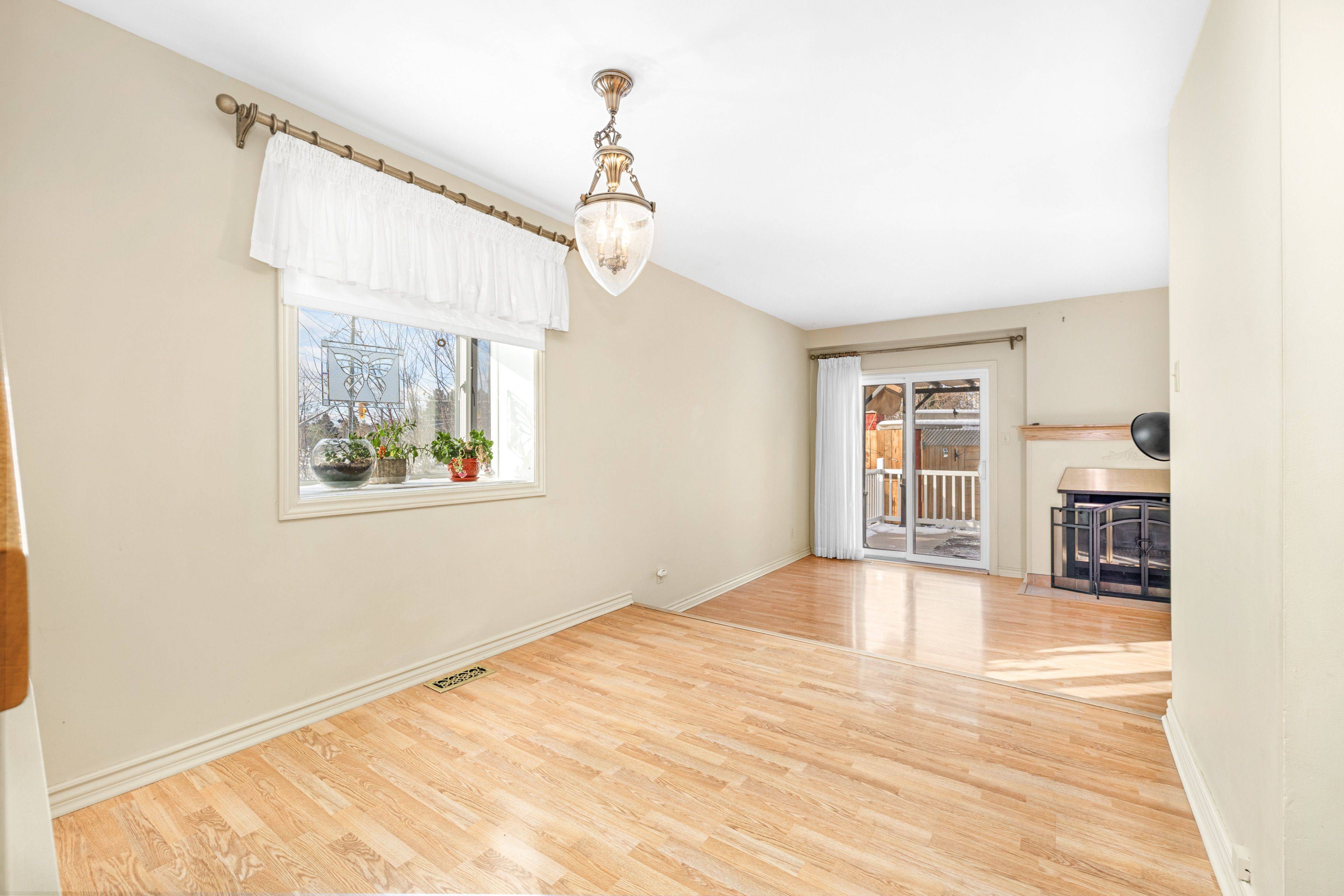 South Of Baseline To Knoxdale, ON K2H 9E4,2 Shadow CT