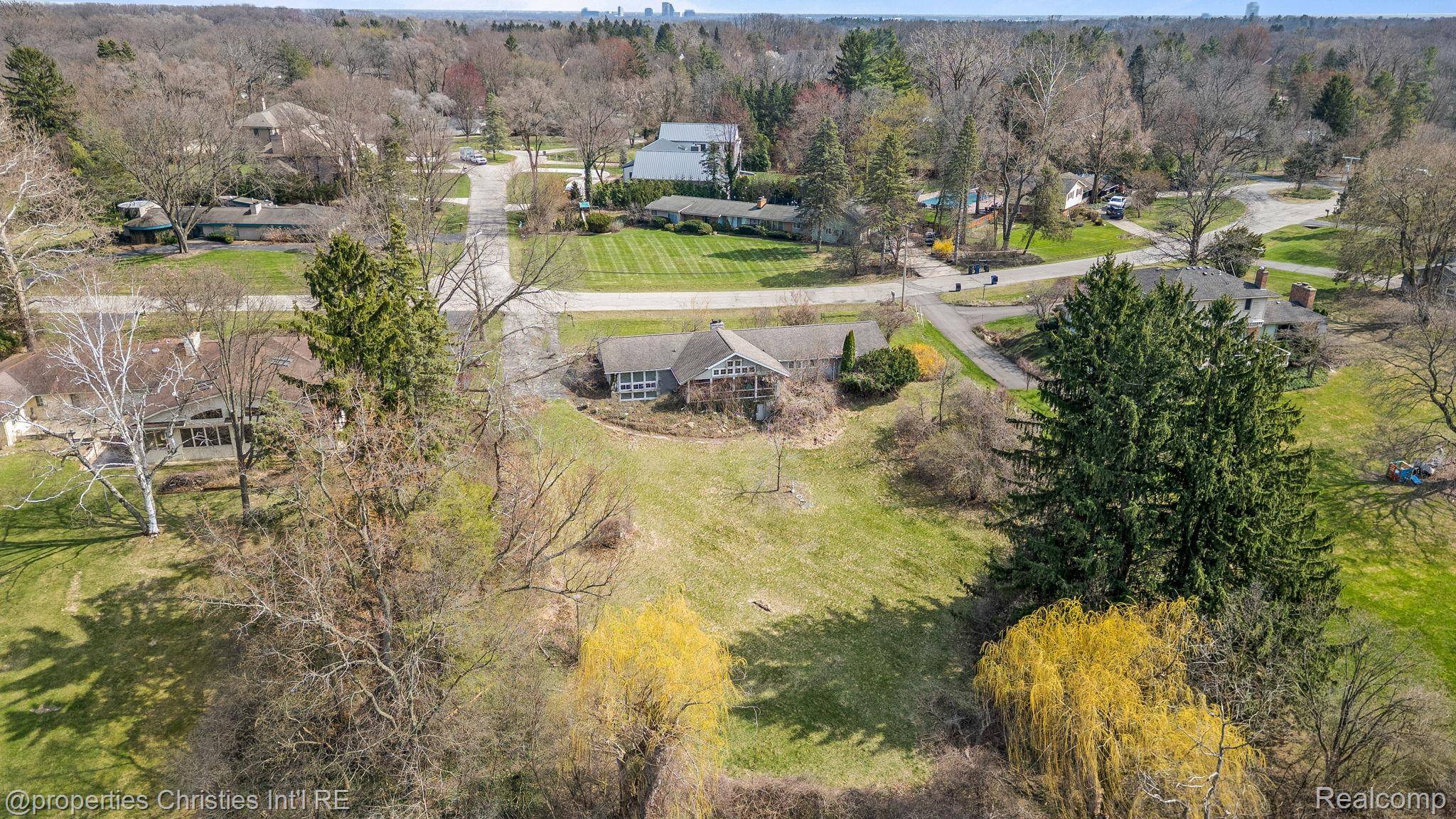 Bloomfield Hills, MI 48301,6940 Castle DR