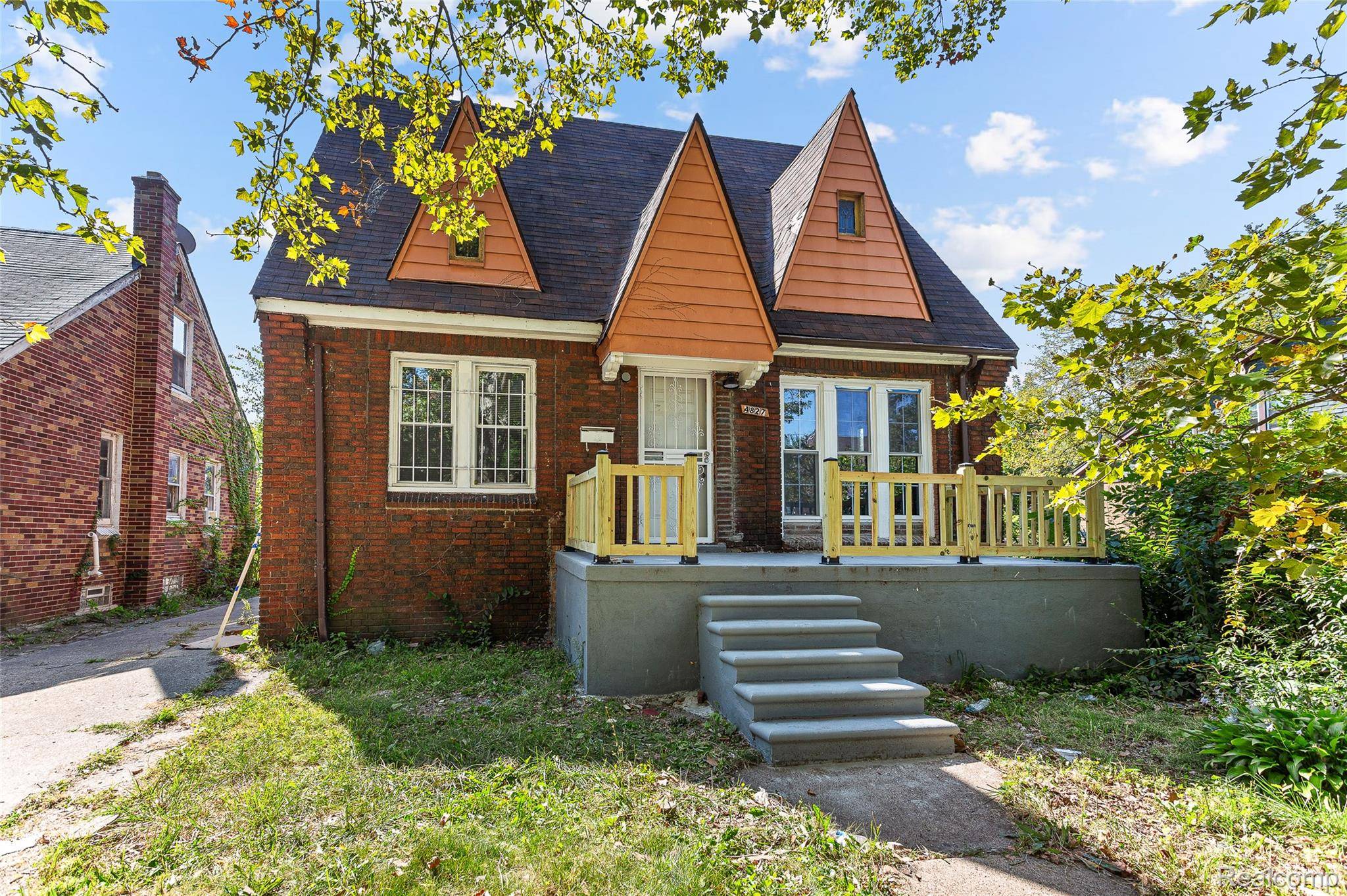 Detroit, MI 48215,4827 Gray