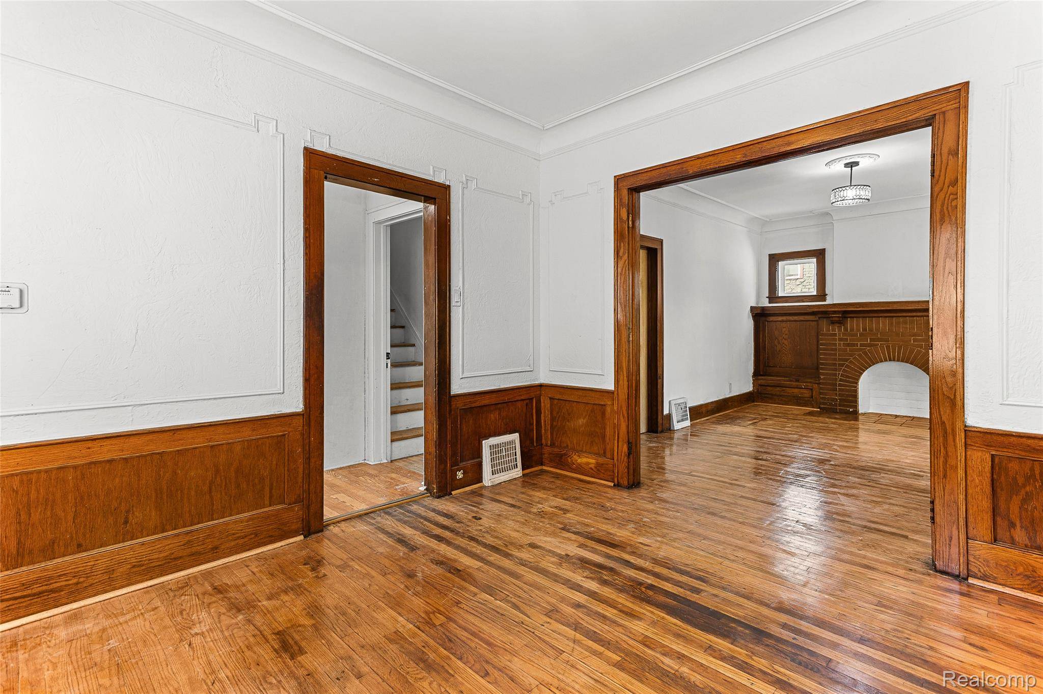 Detroit, MI 48215,4827 Gray