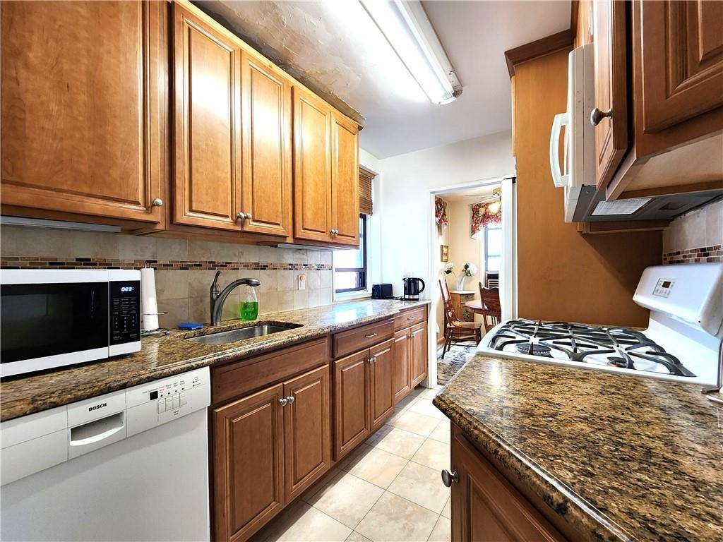 Brooklyn, NY 11235,3021 Avenue Z #5F