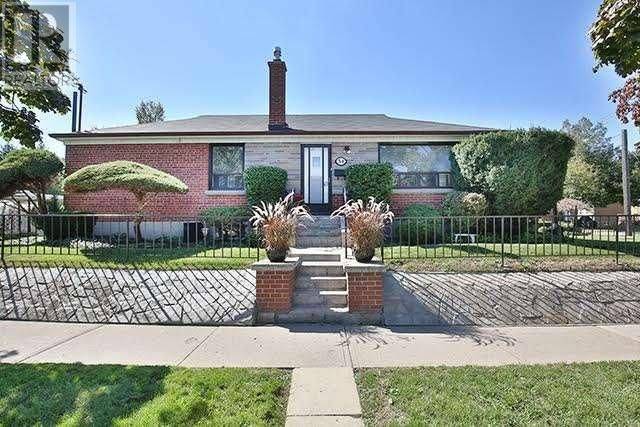 Toronto E04, ON M1P 1P9,54 Vauxhall DR #Main