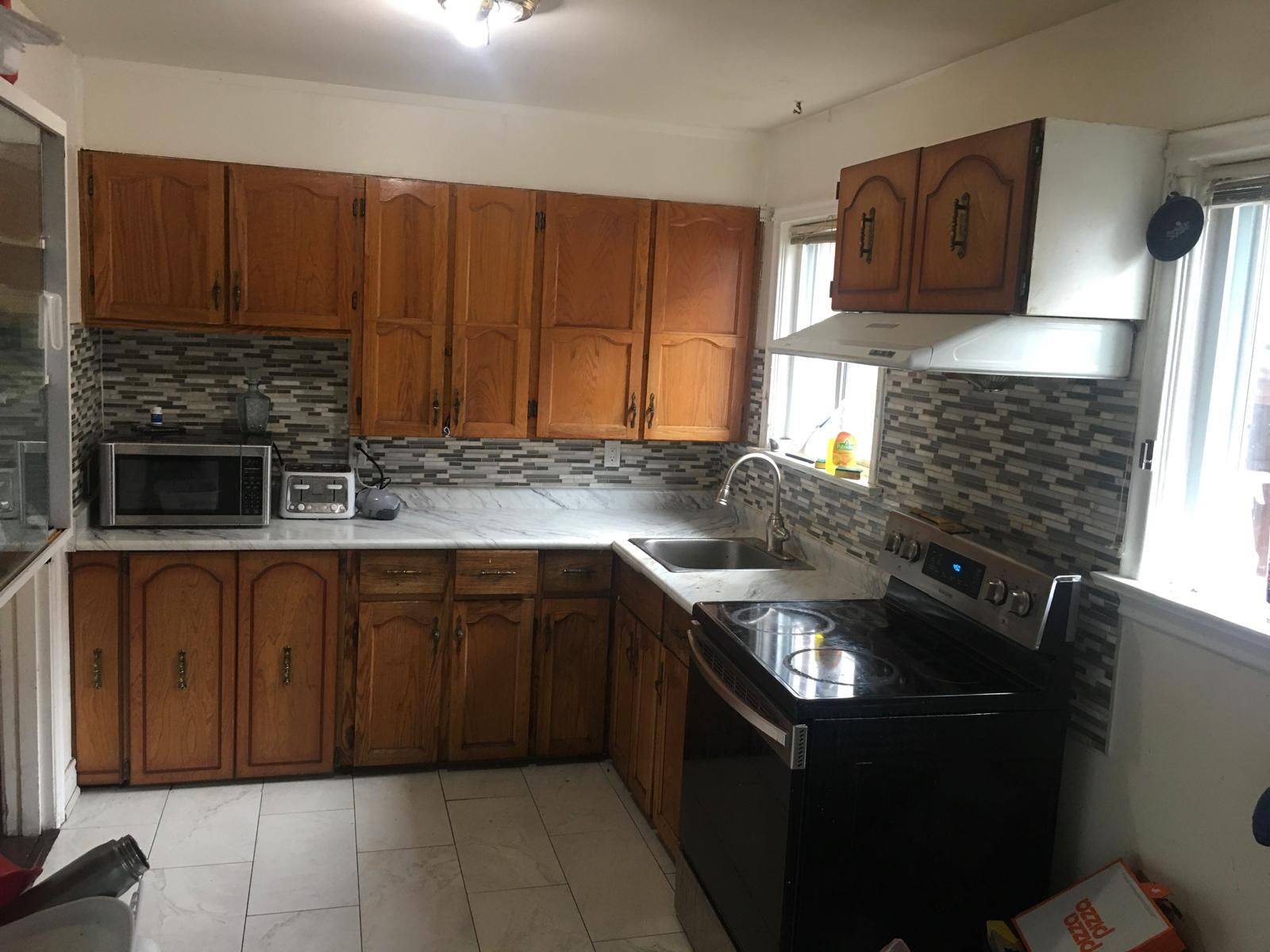 Toronto E04, ON M1P 1P9,54 Vauxhall DR #Main