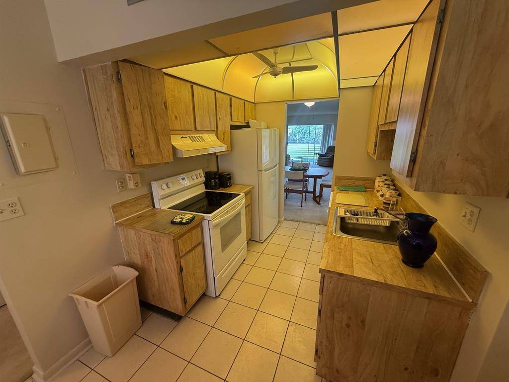 Tamarac, FL 33321,8405 NW 61st St #D315