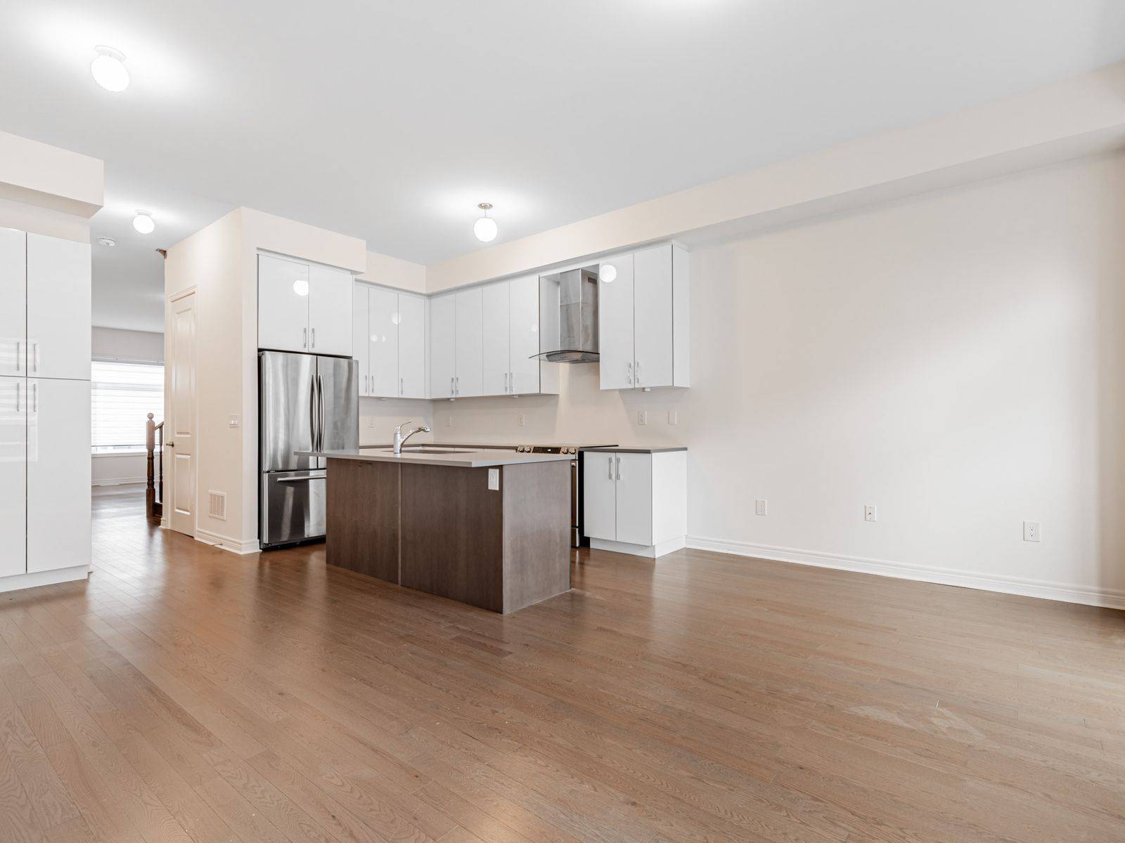 Vaughan, ON L6A 5A4,98 Laskin DR