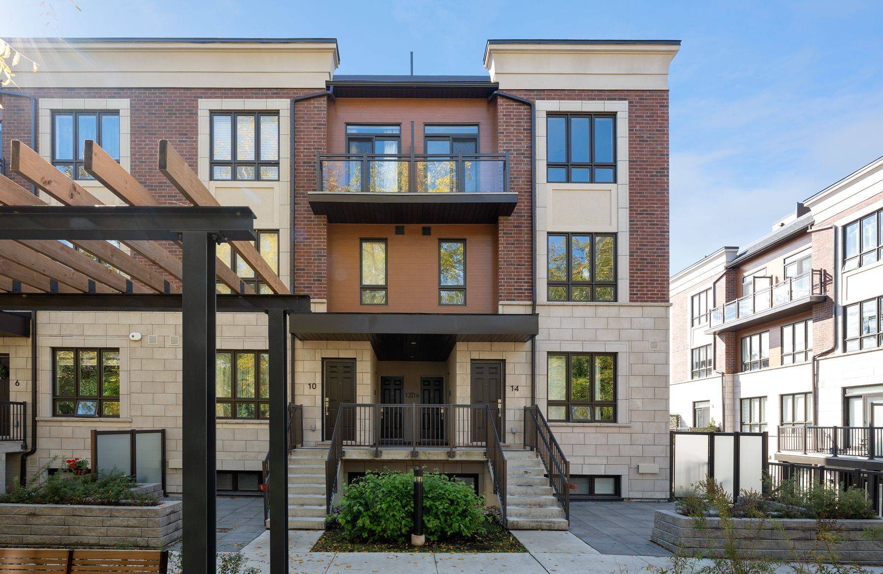 Mississauga, ON L4W 1L1,4025 Hickory DR #15