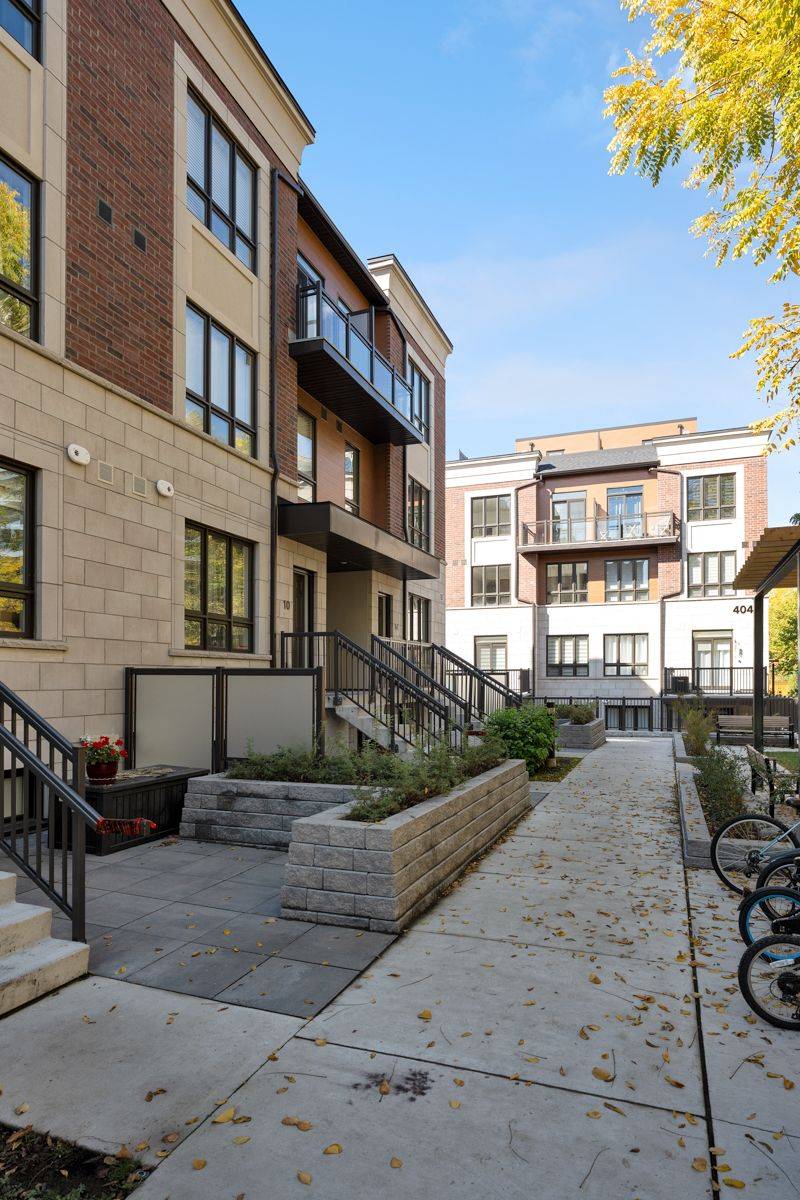 Mississauga, ON L4W 1L1,4025 Hickory DR #15