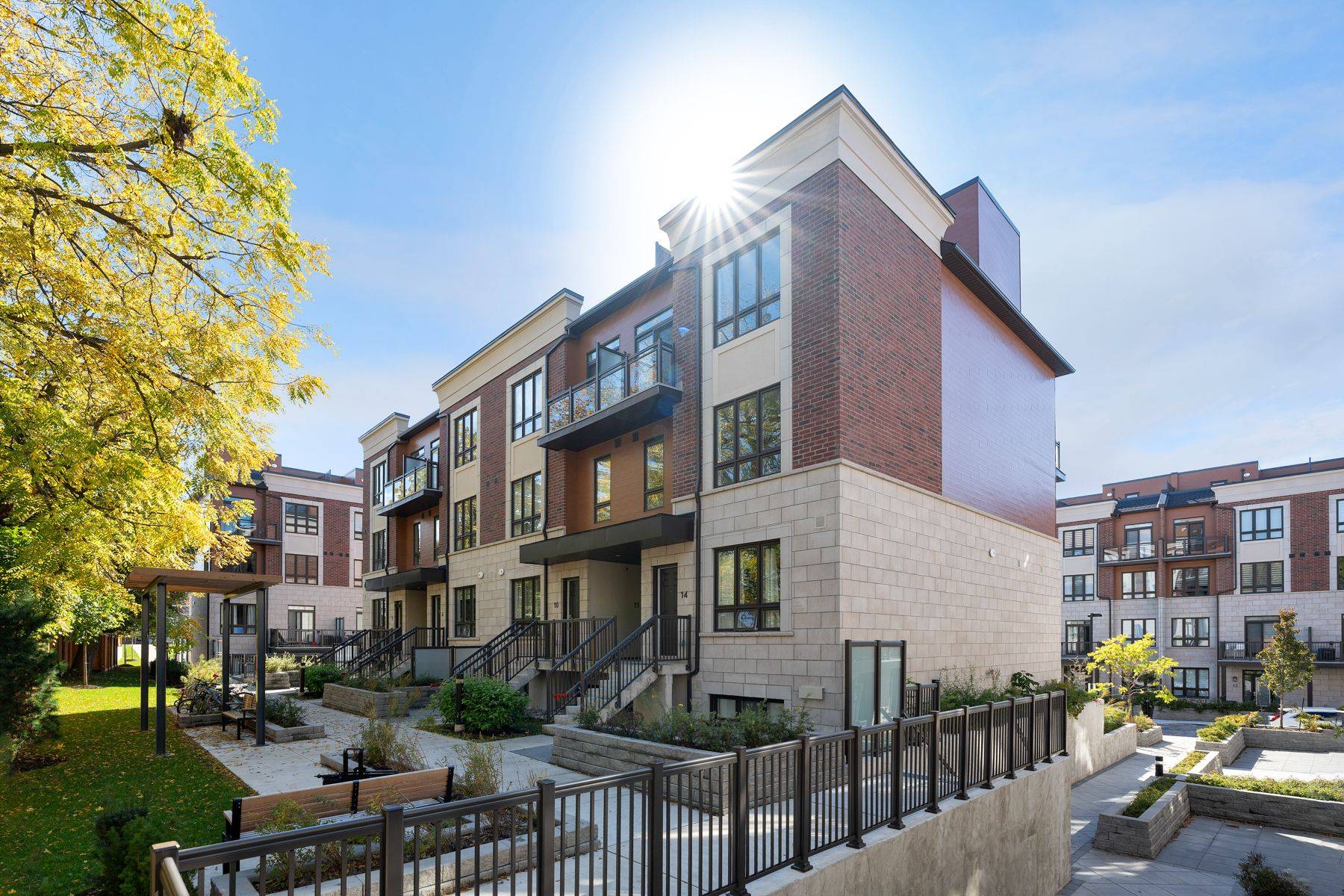 Mississauga, ON L4W 1L1,4025 Hickory DR #15