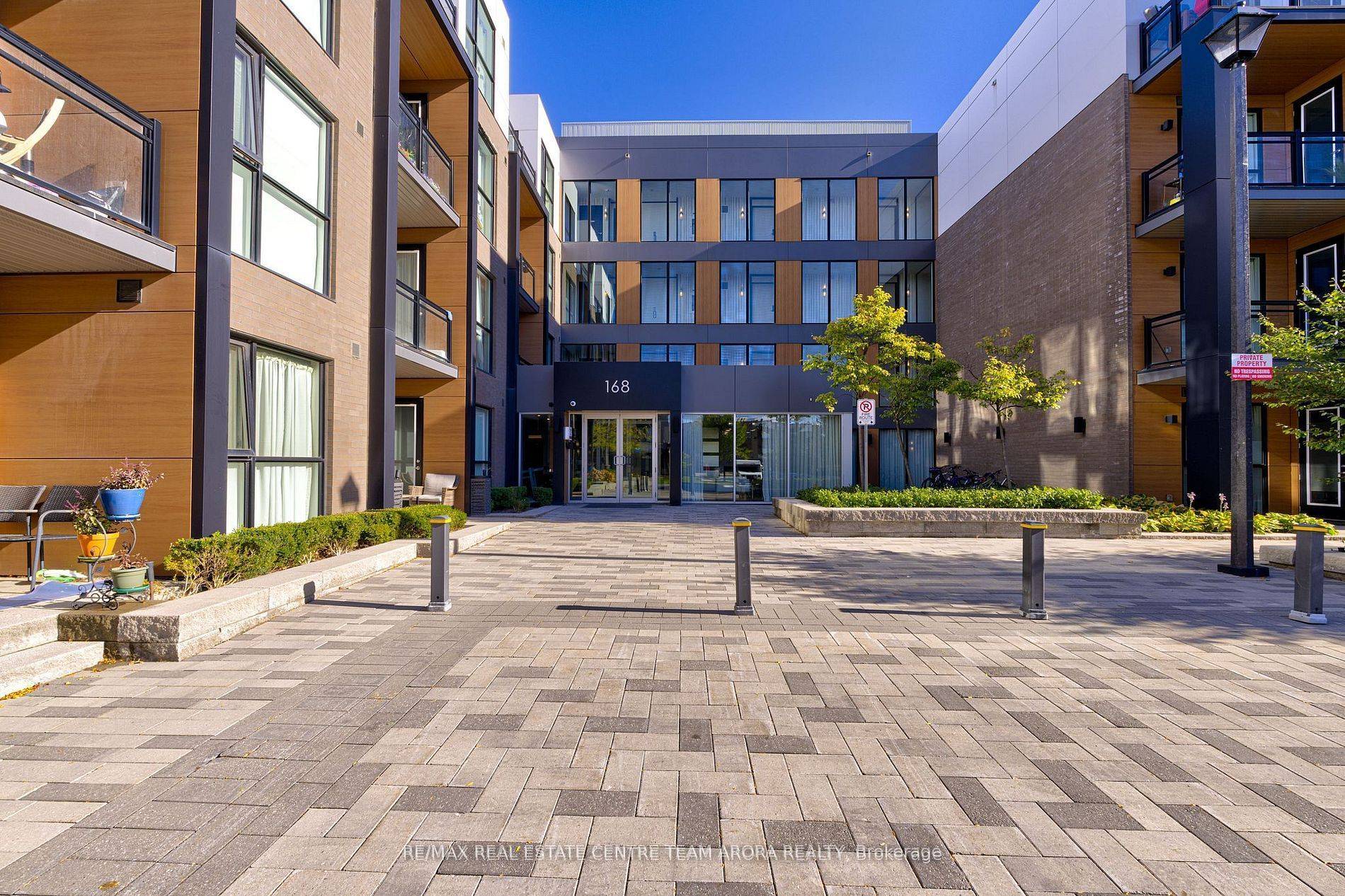 Oakville, ON L6H 0W5,168 Sabina DR #212