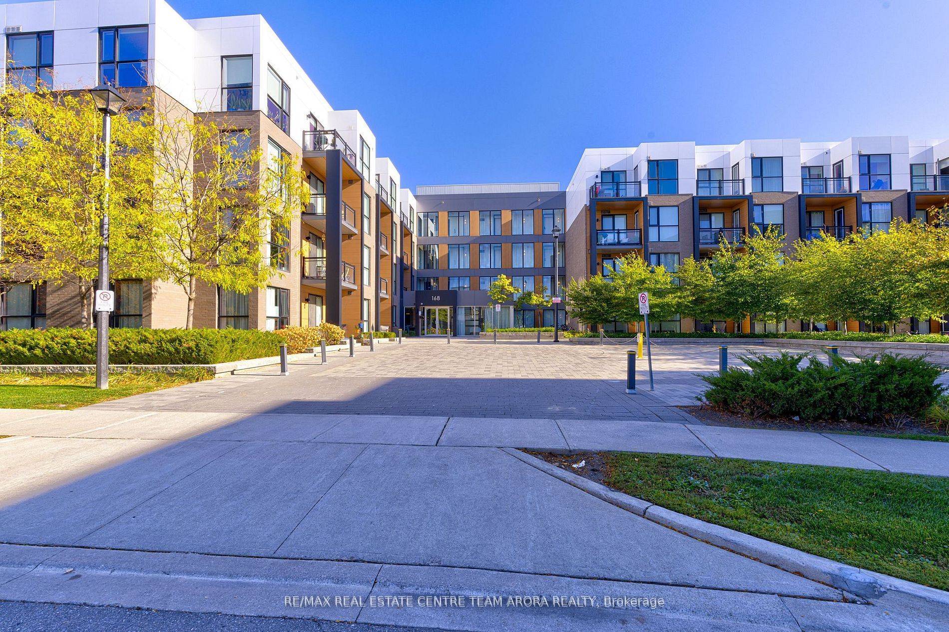 Oakville, ON L6H 0W5,168 Sabina DR #212