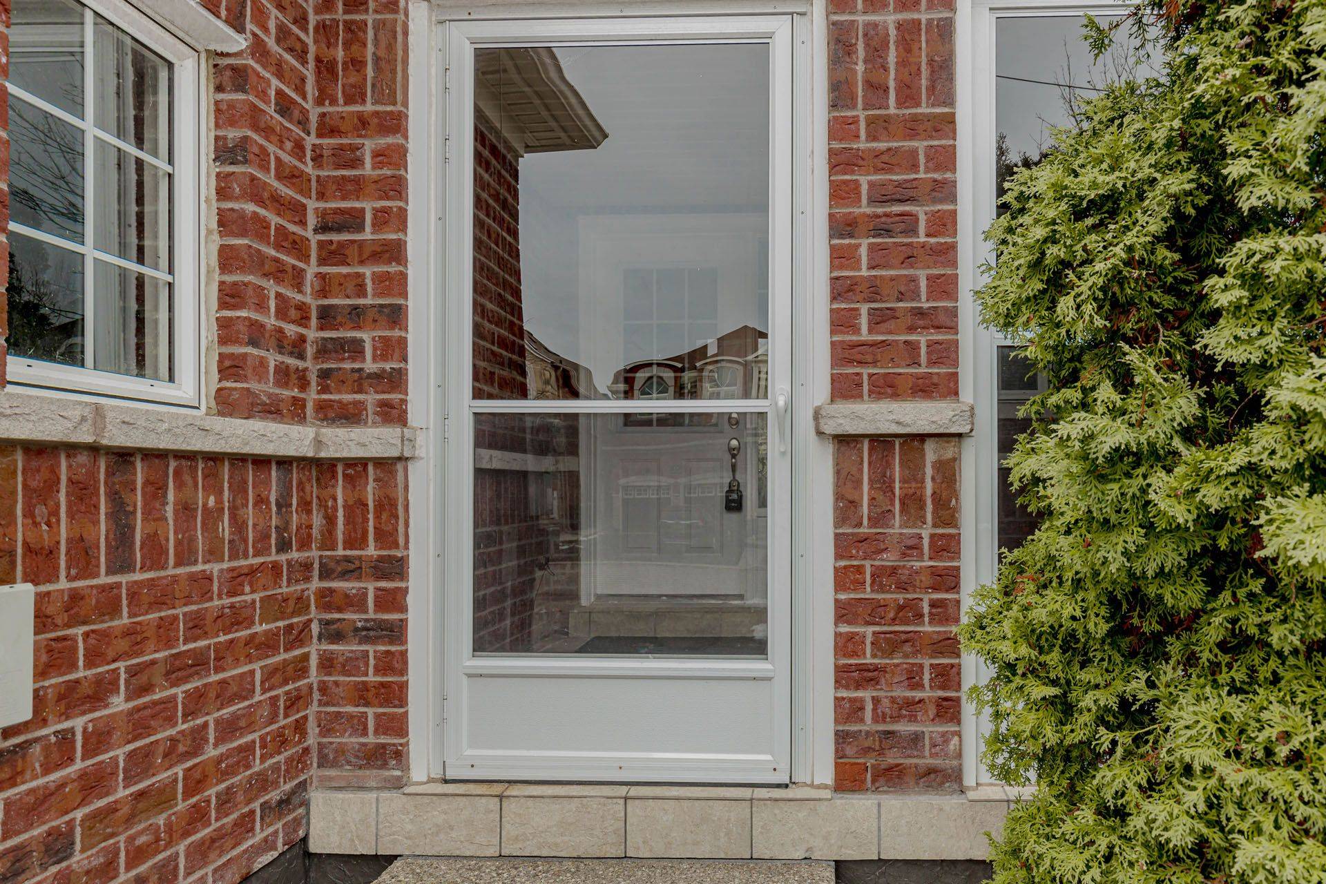 Brampton, ON L6Y 5R9,70 Charcoal WAY