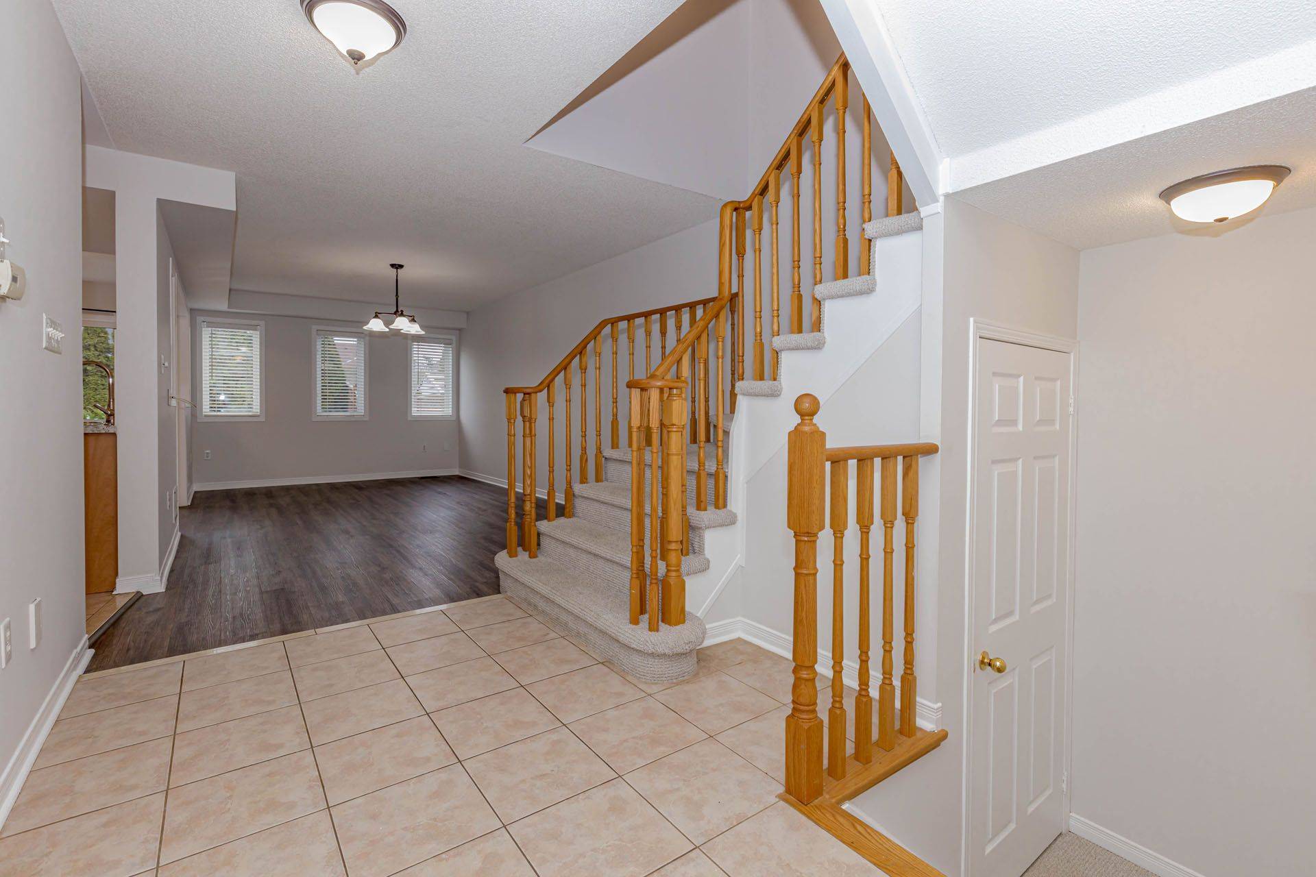 Brampton, ON L6Y 5R9,70 Charcoal WAY