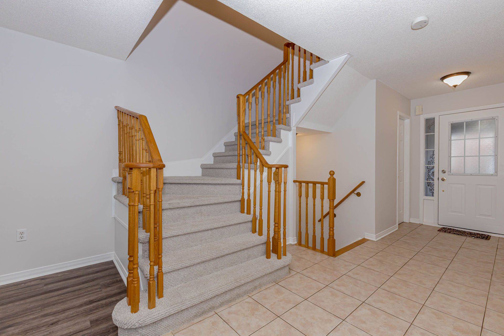 Brampton, ON L6Y 5R9,70 Charcoal WAY