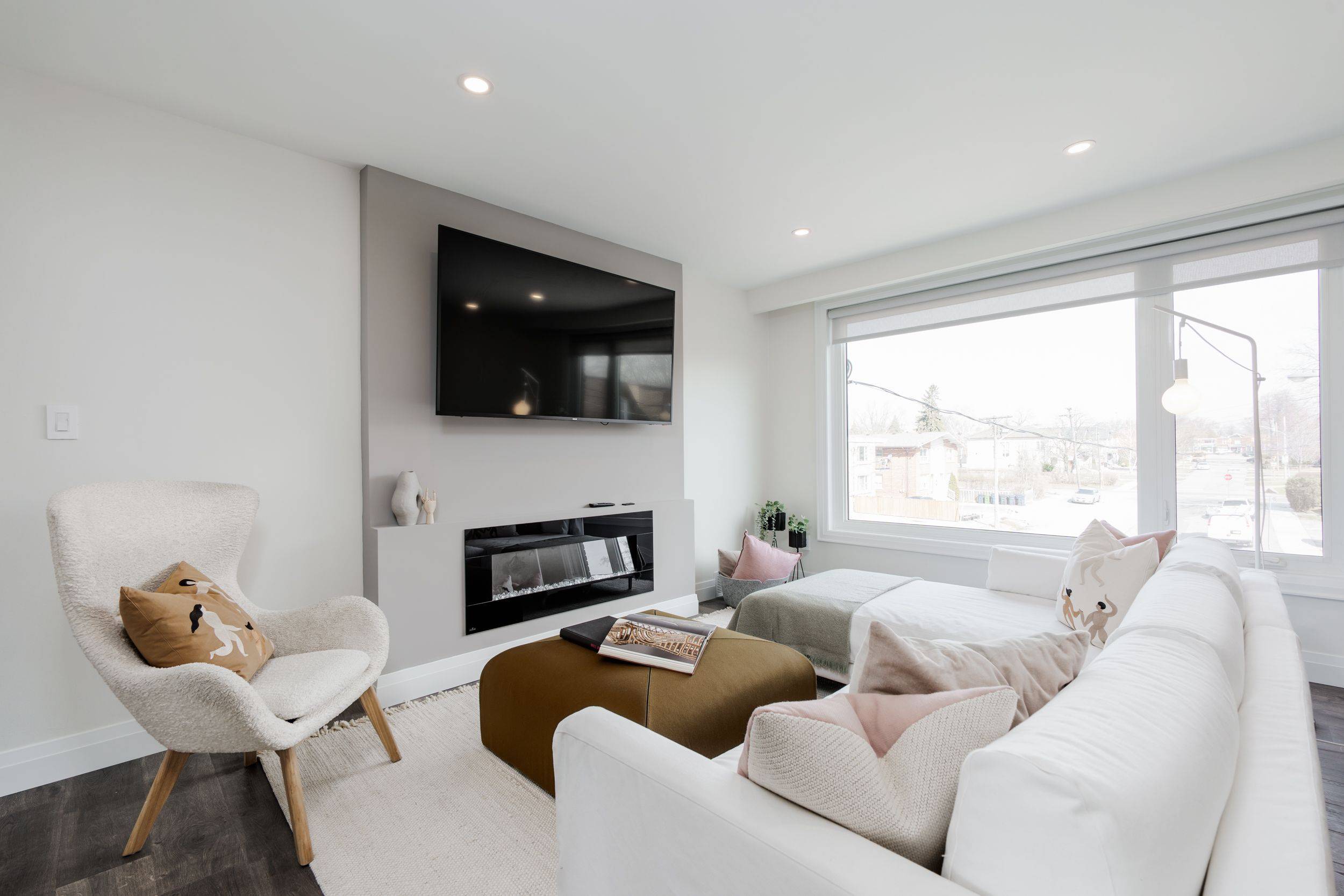 Toronto W07, ON M8Y 3A9,51 Penhurst AVE #Main