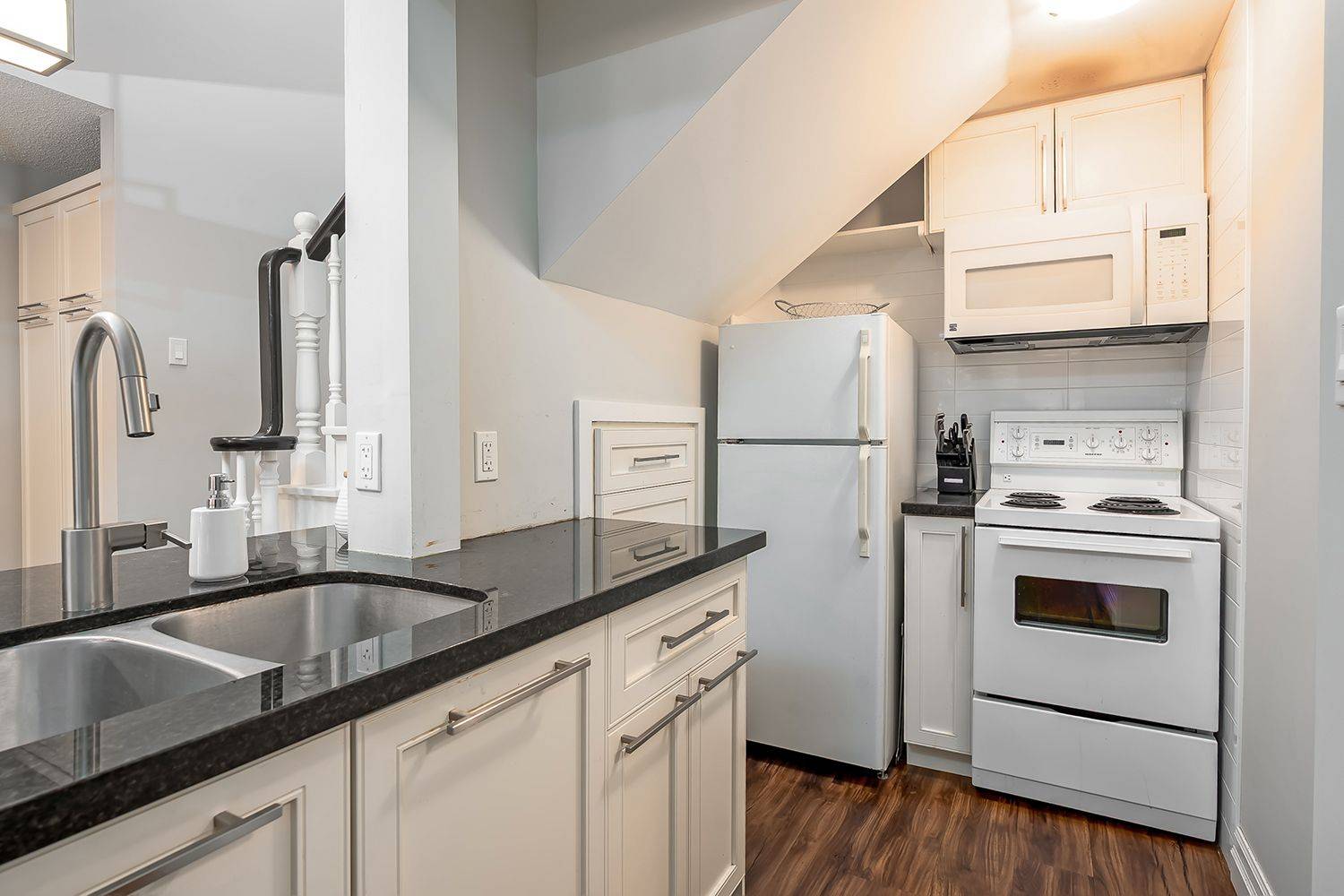 Burlington, ON L7S 1R4,432 Burlington AVE #6