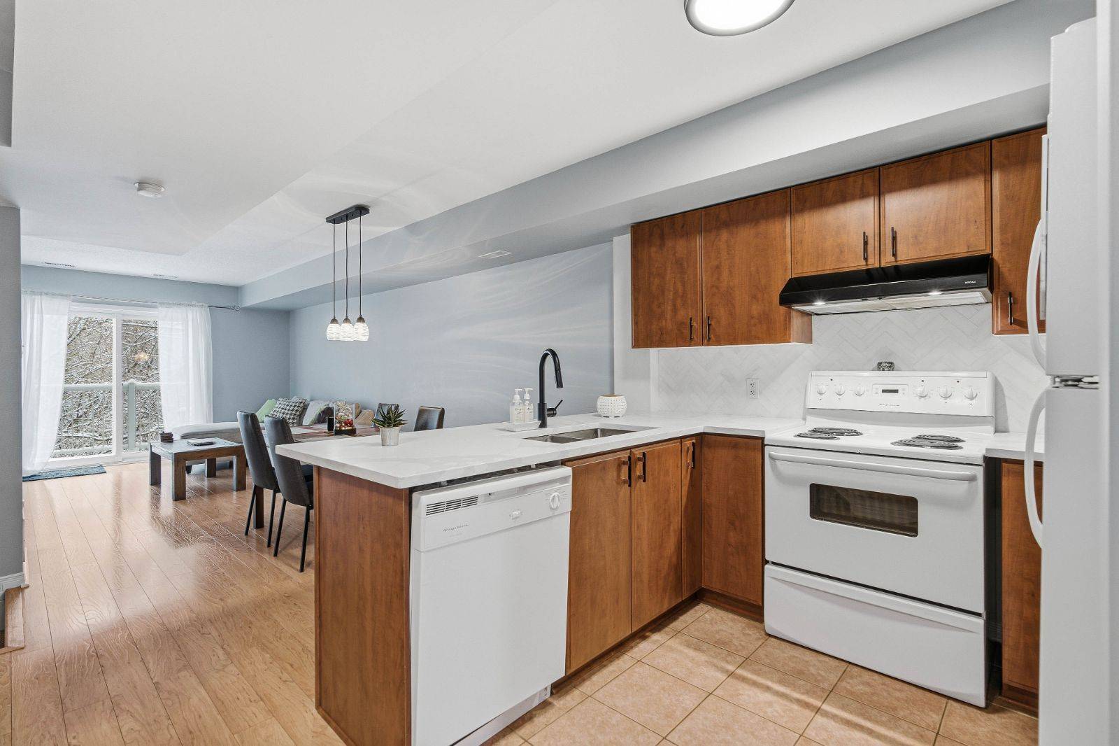 Cyrville - Carson Grove - Pineview, ON K1J 1K7,81 Strathaven Private