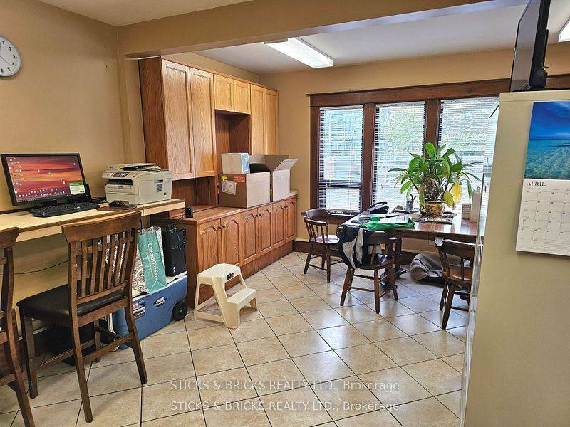 Niagara Falls, ON L2G 1V9,6974 Lundys LN