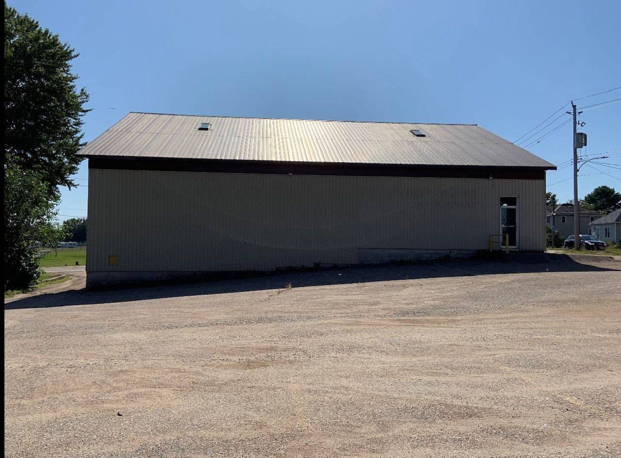 Pembroke, ON K8A 5R3,1043 Pembroke ST W