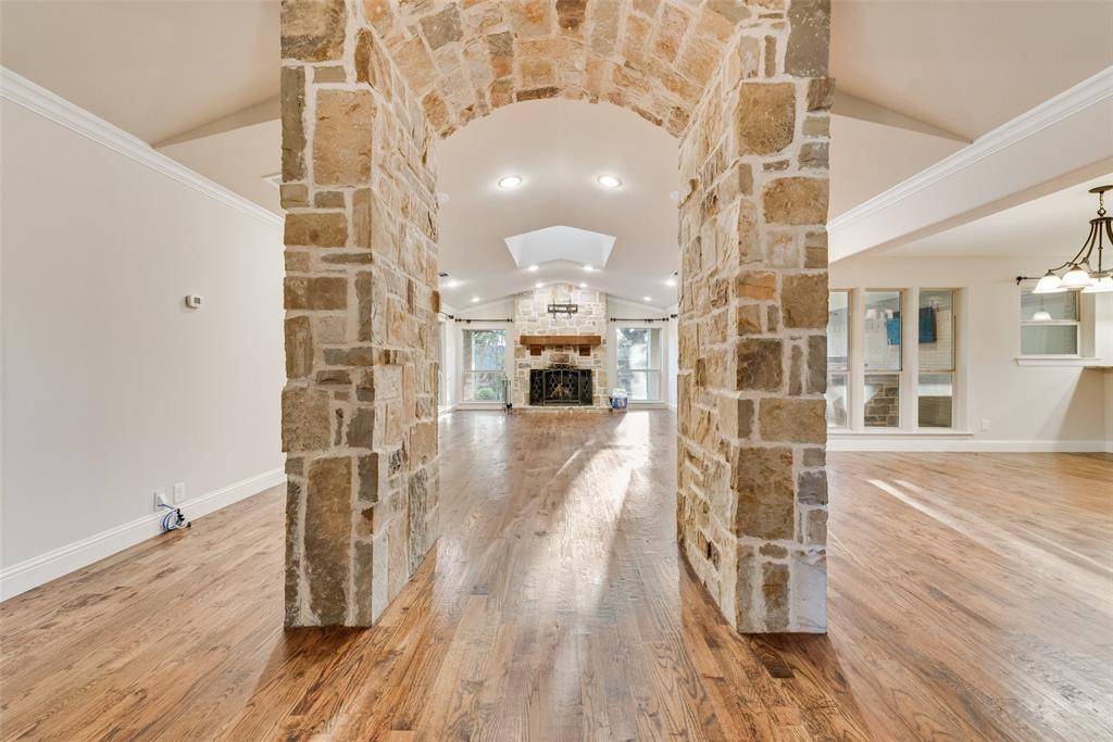 Dallas, TX 75240,14077 Brookridge Drive