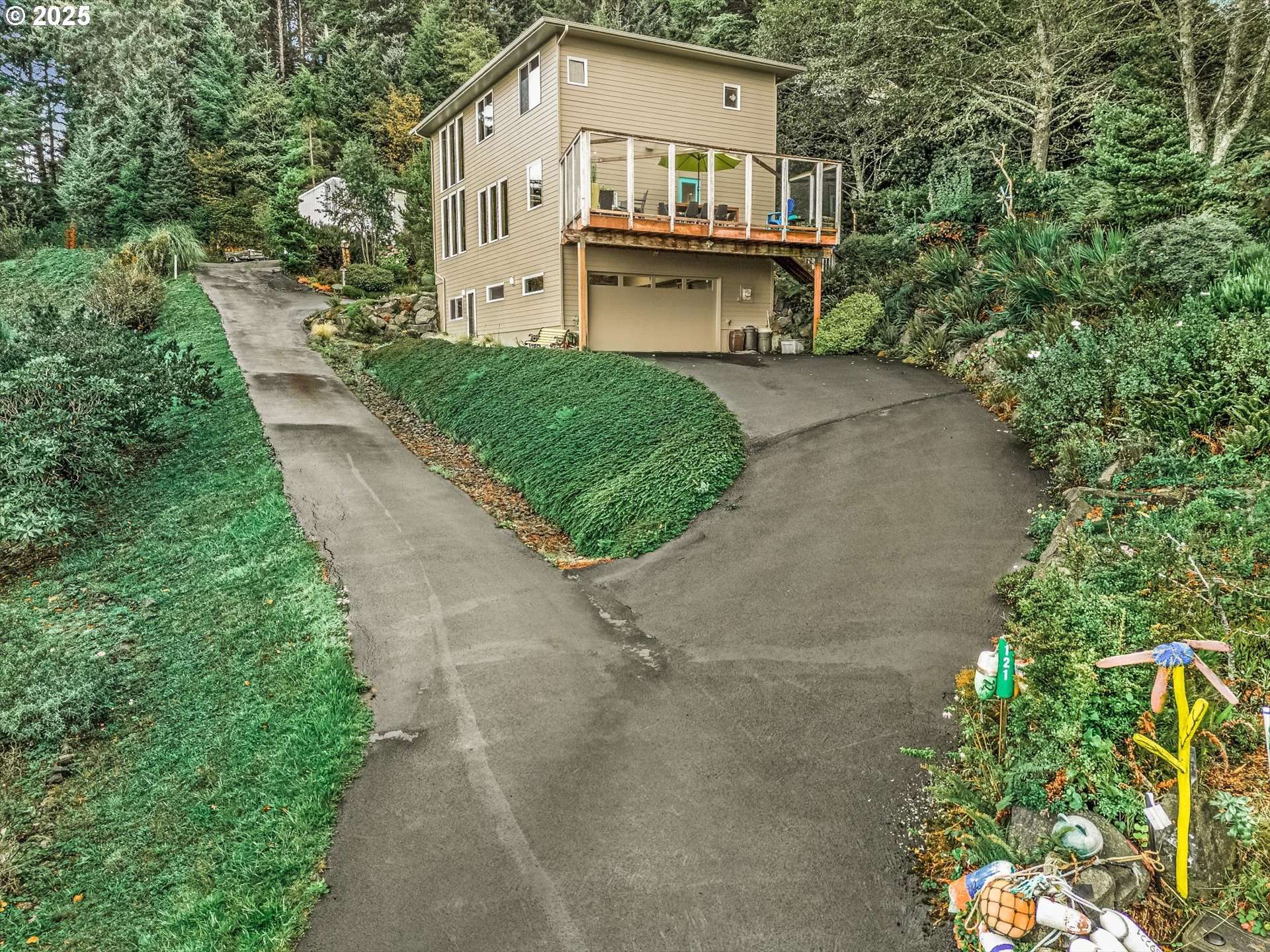 Yachats, OR 97498,121 GREENHILL DR