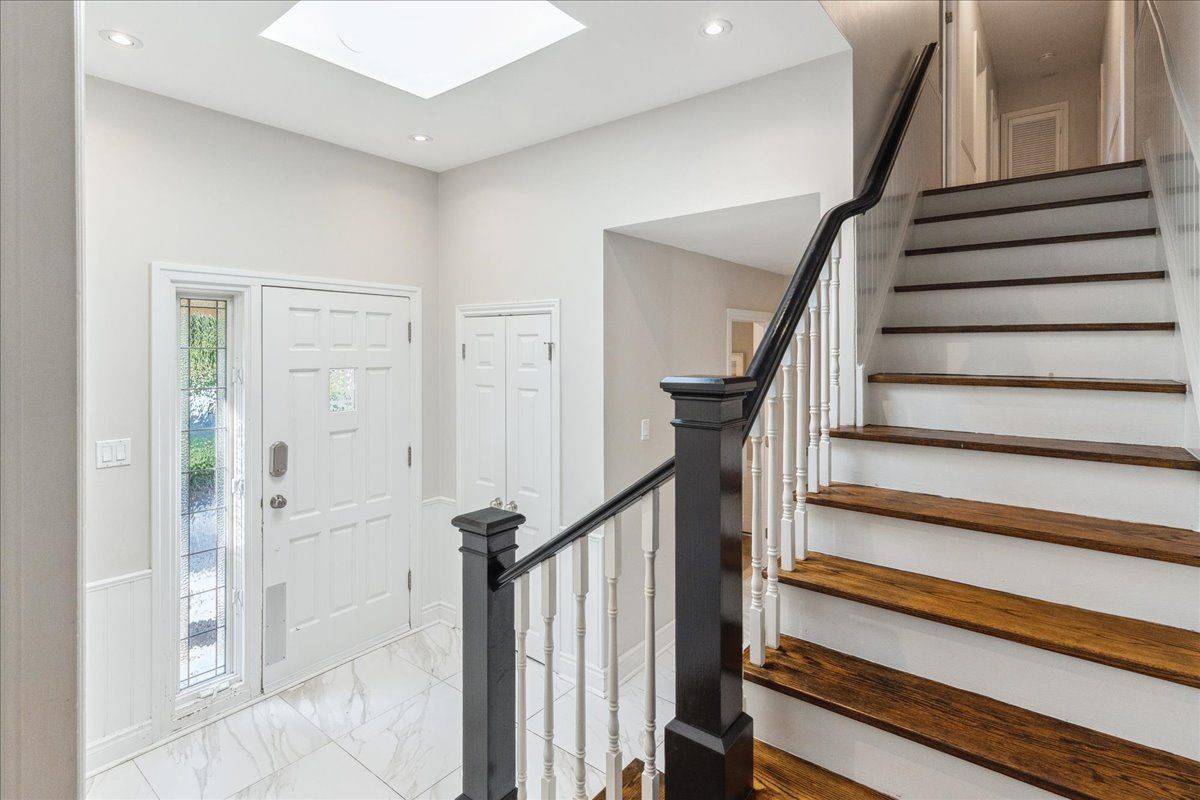 Mississauga, ON L5H 1S6,1424 Indian RD