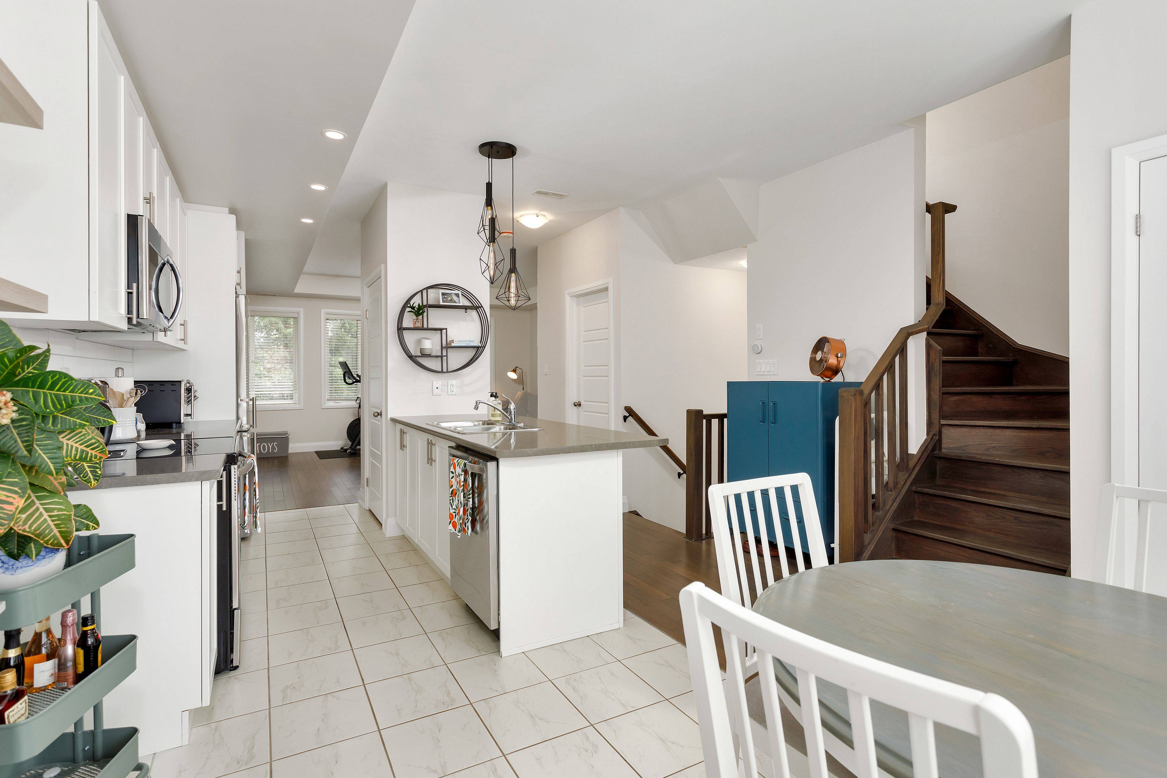 Burlington, ON L7T 2C9,405 Plains RD E #22