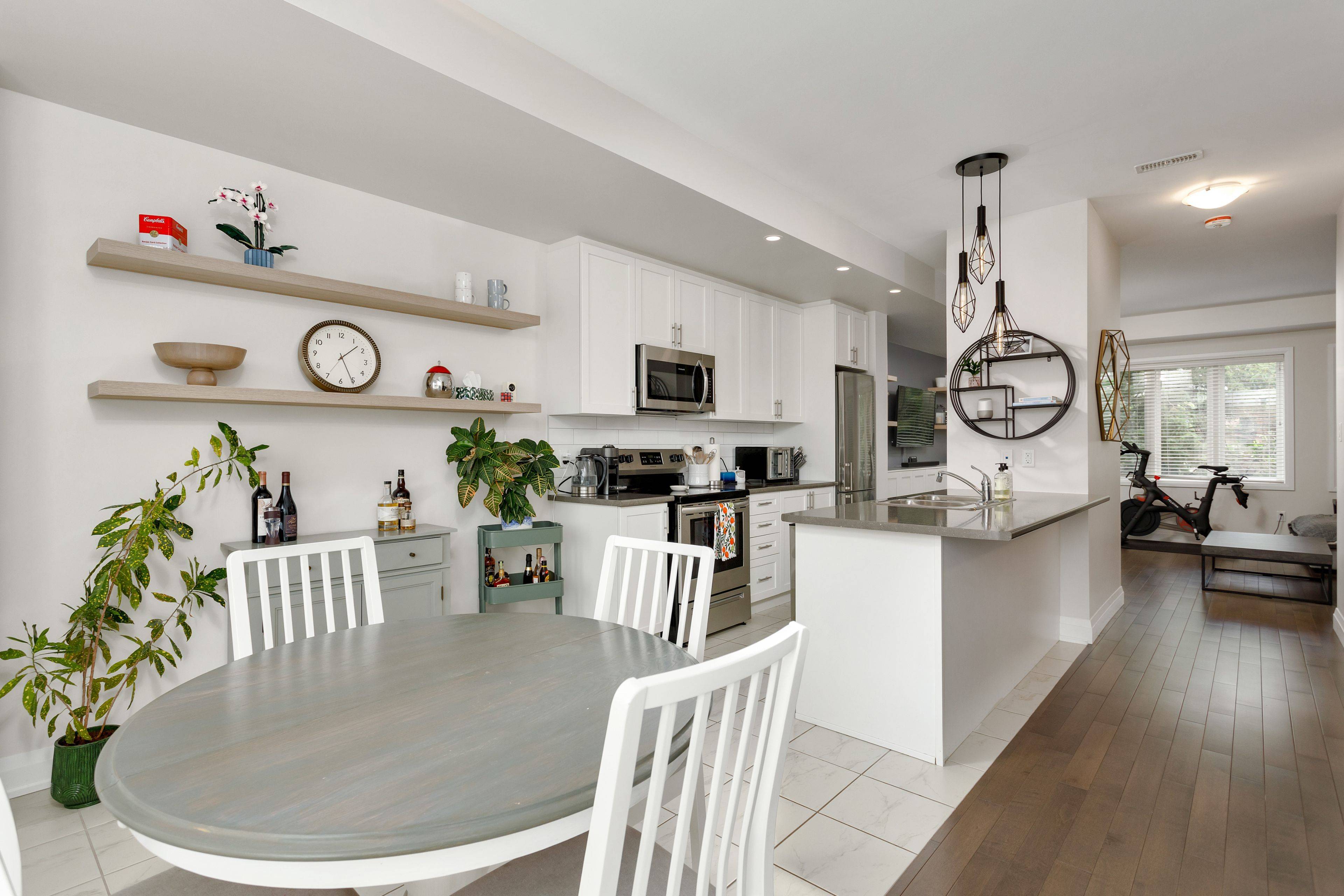 Burlington, ON L7T 2C9,405 Plains RD E #22