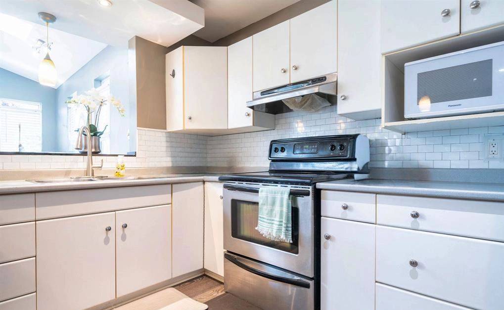 Niagara Falls, ON L2H 2Y5,3829 Northwood DR