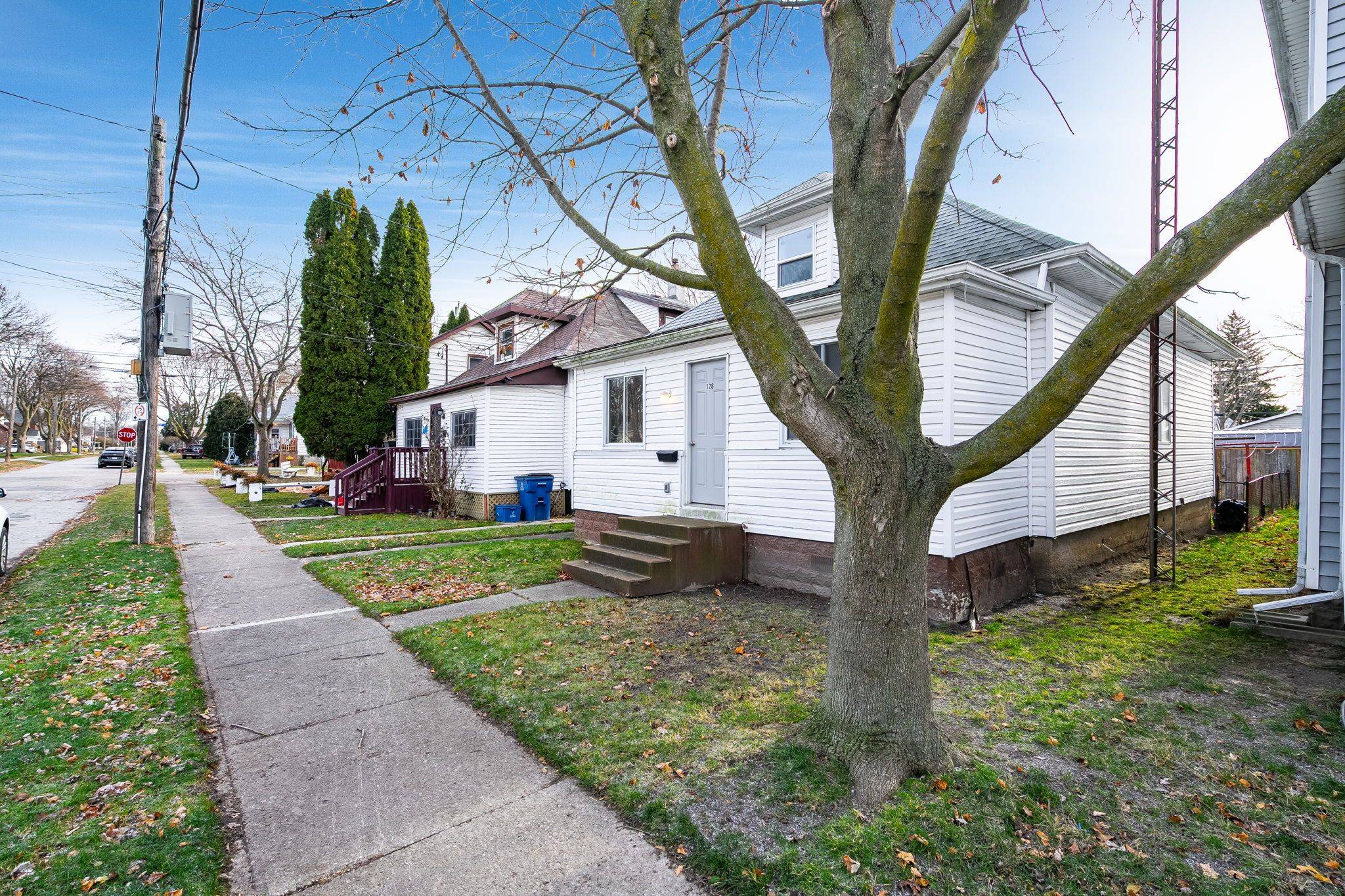 Chatham-kent, ON N7M 1T2,128 Gray ST