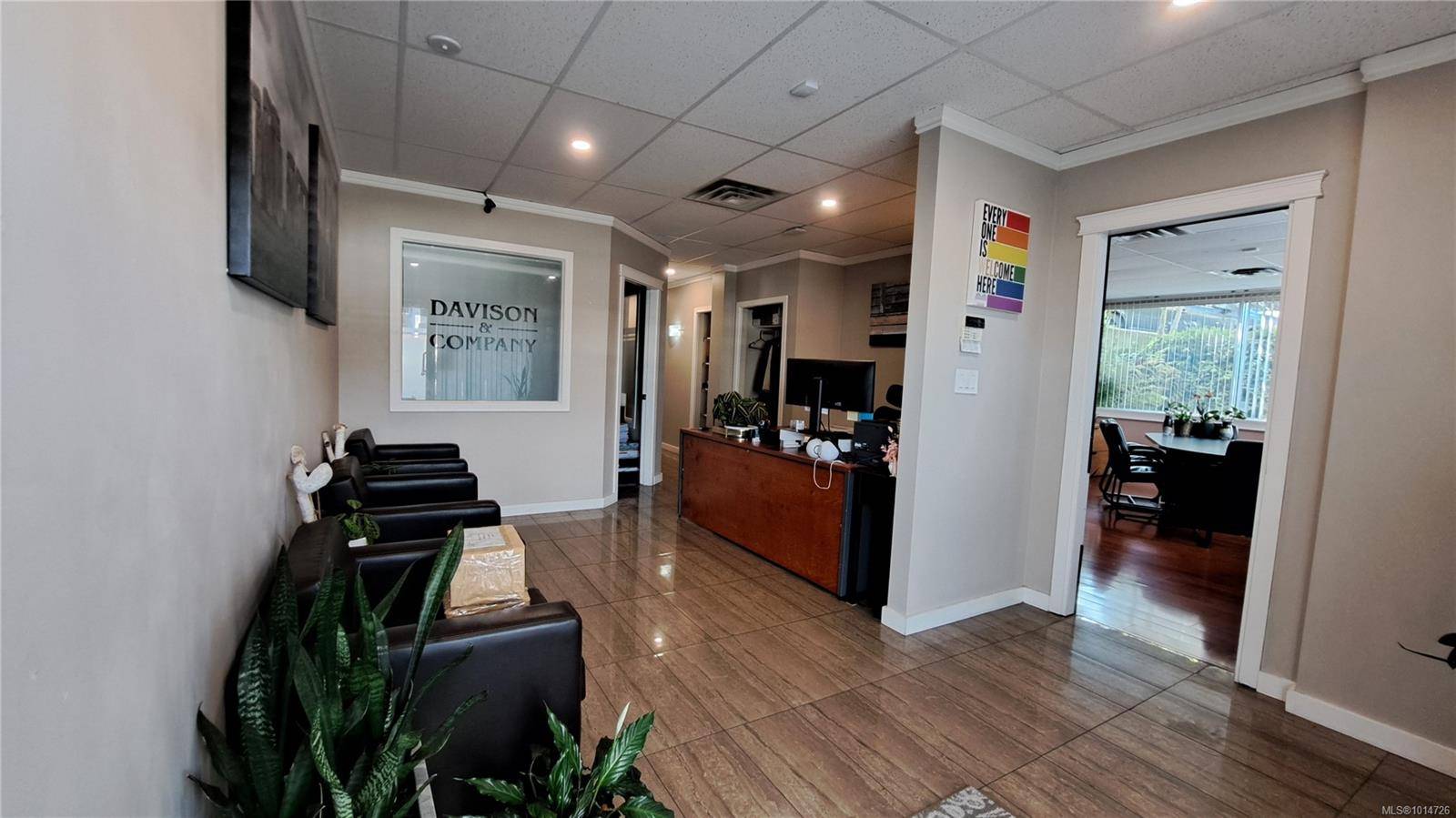 Victoria, BC V8R 1B1,1625 Oak Bay Ave #101