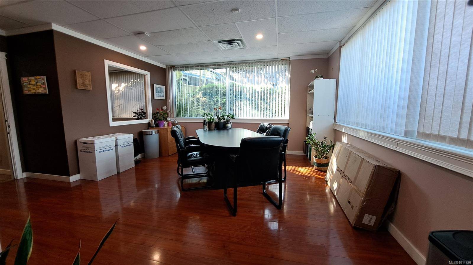 Victoria, BC V8R 1B1,1625 Oak Bay Ave #101