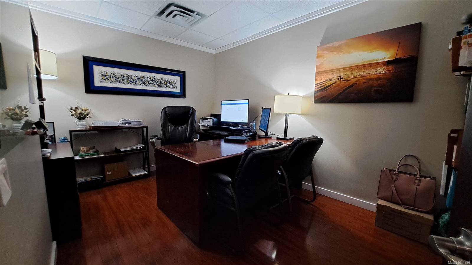 Victoria, BC V8R 1B1,1625 Oak Bay Ave #101