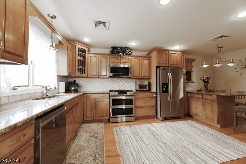 Clifton City, NJ 07013,36 Monhegan St