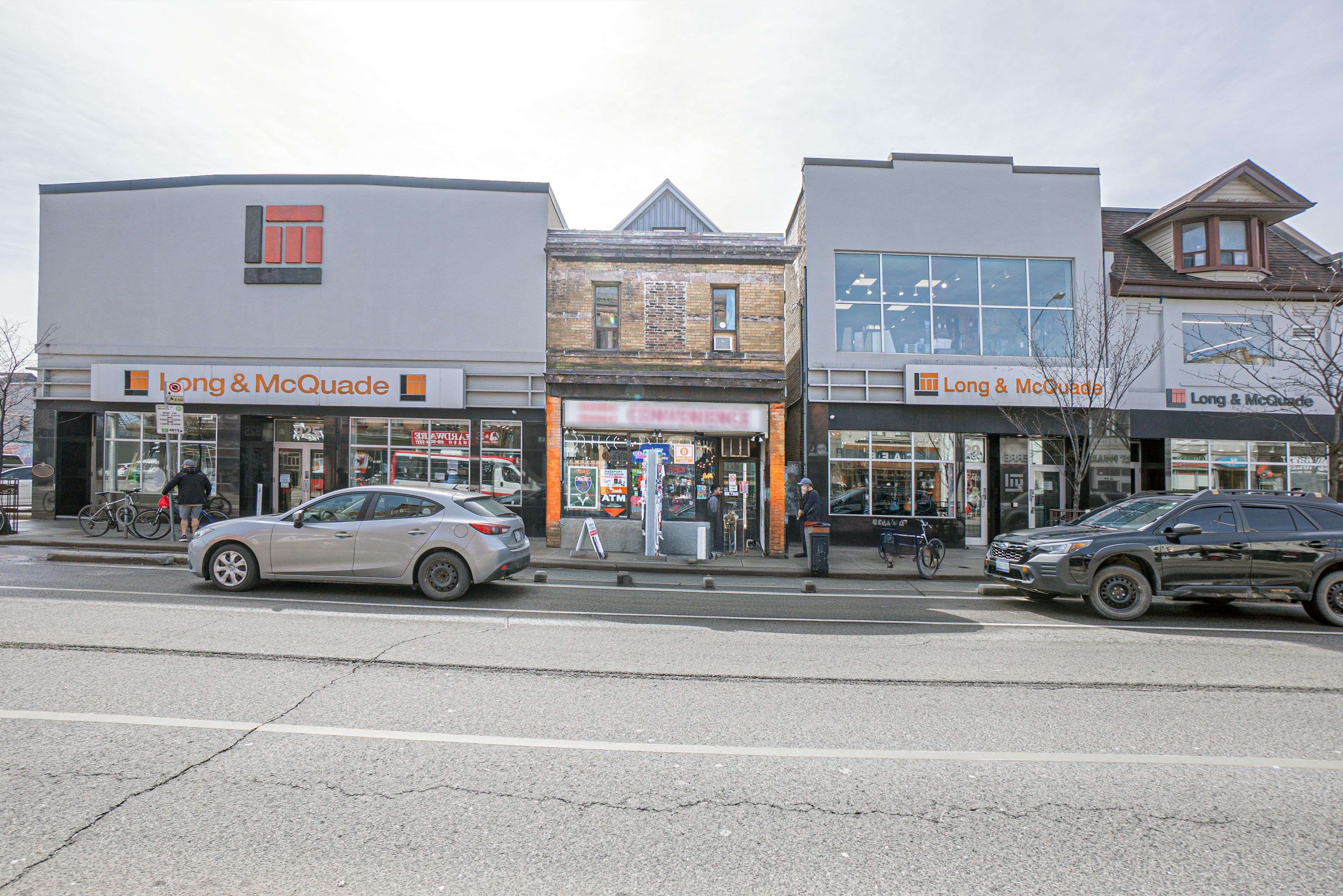 Toronto C01, ON M6H 1L5,927 Bloor ST W