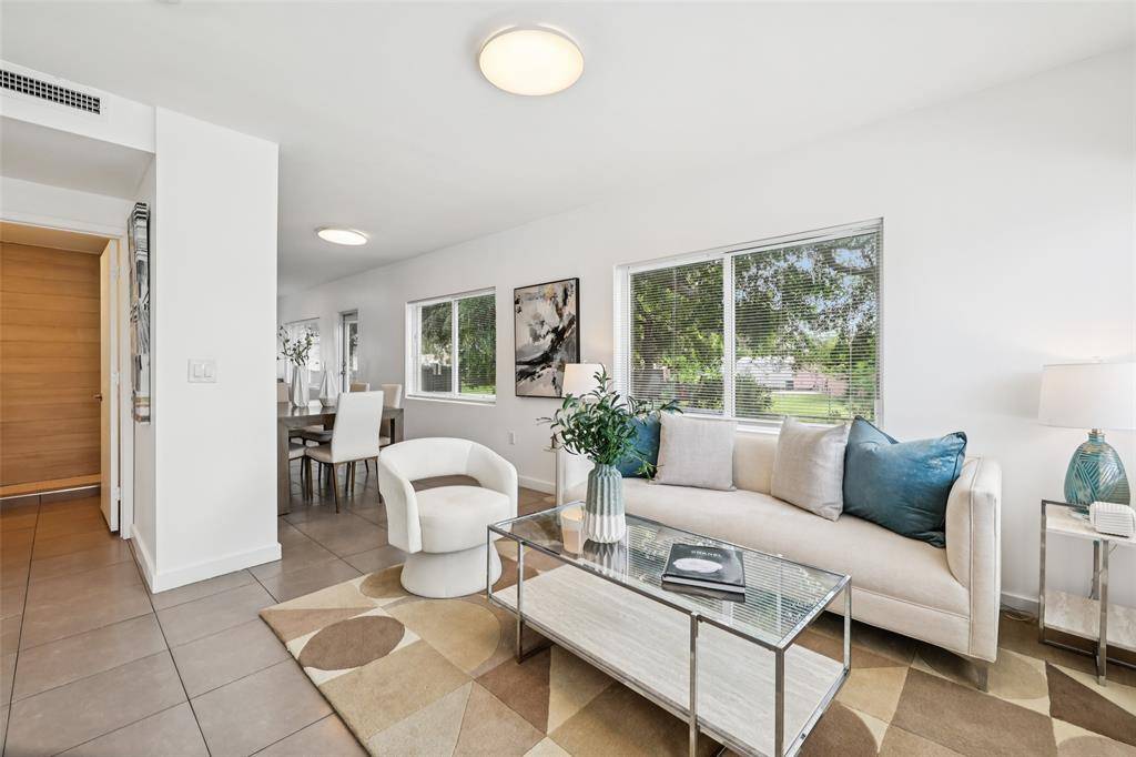 Hollywood, FL 33020,2206 Simms St