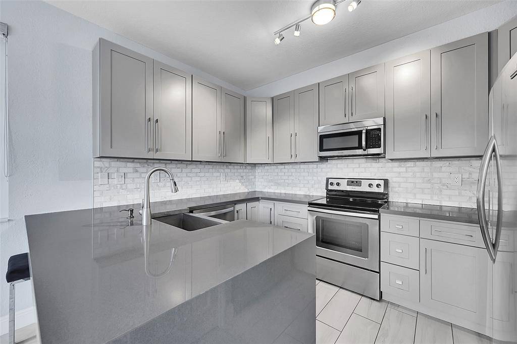 Plantation, FL 33324,150 Jacaranda Country Club Dr #200