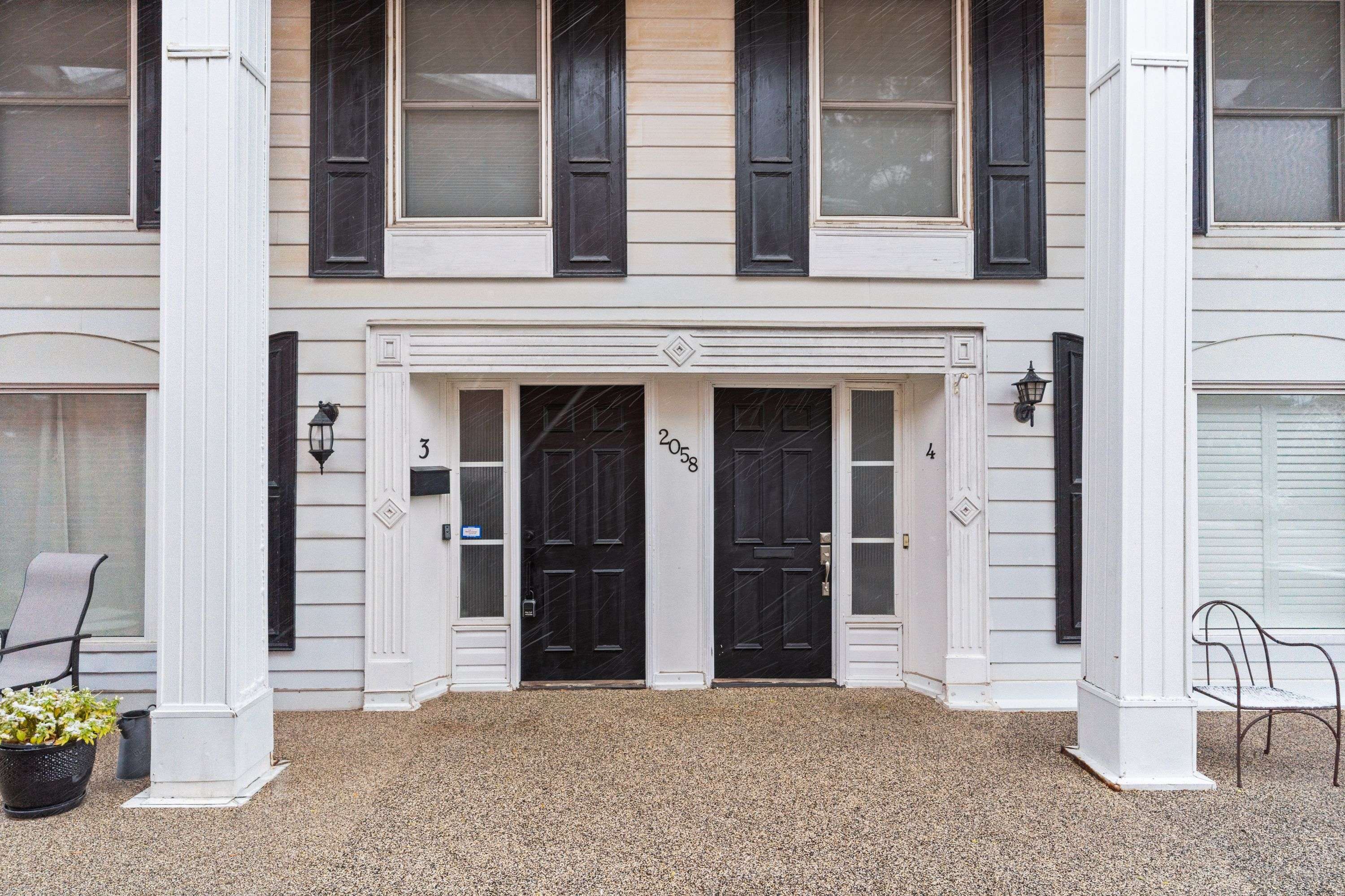 Burlington, ON L7P 3A6,2058 Brant ST #3